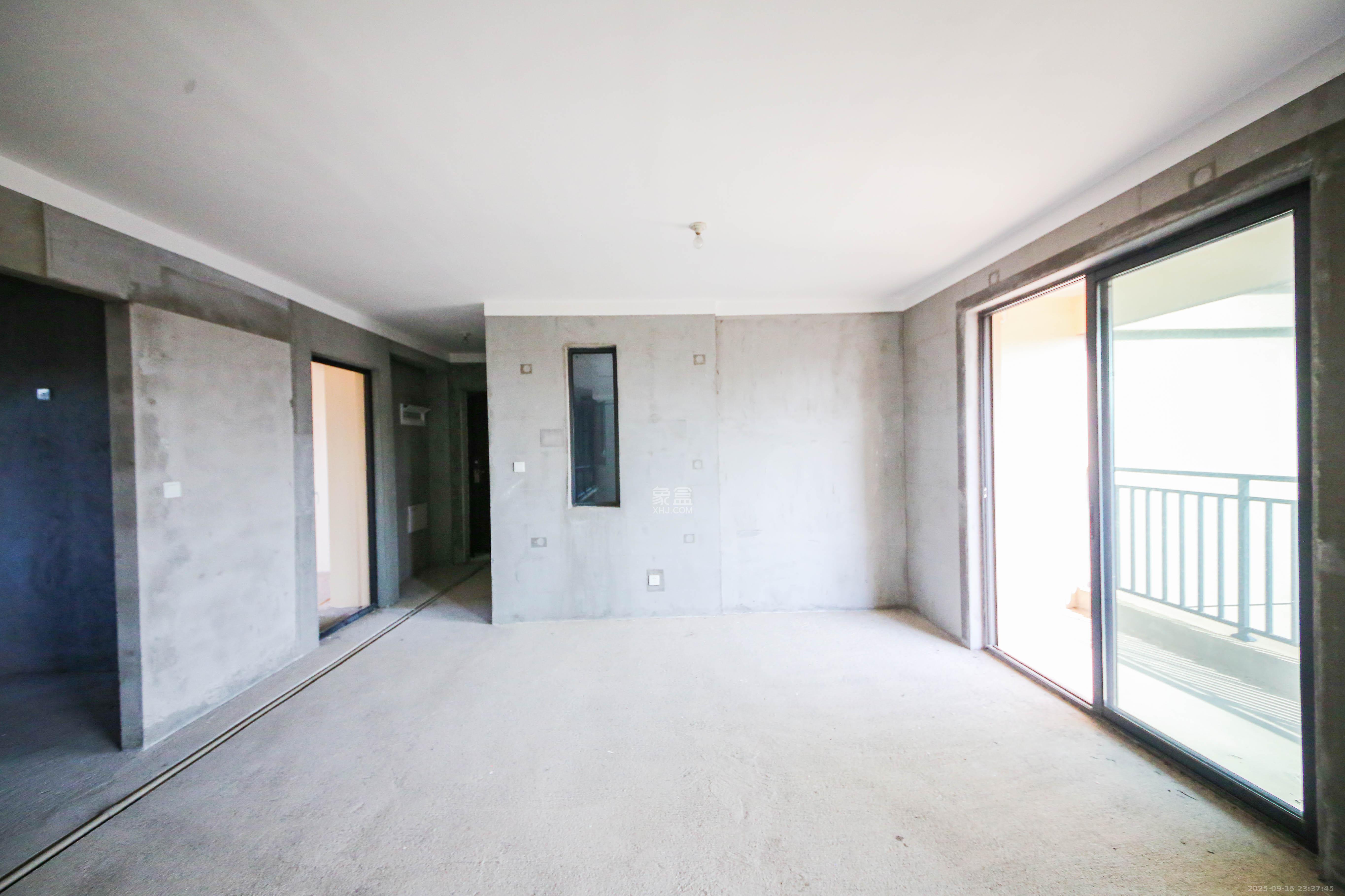 中建钰和城  4室2厅2卫    165.0万客厅