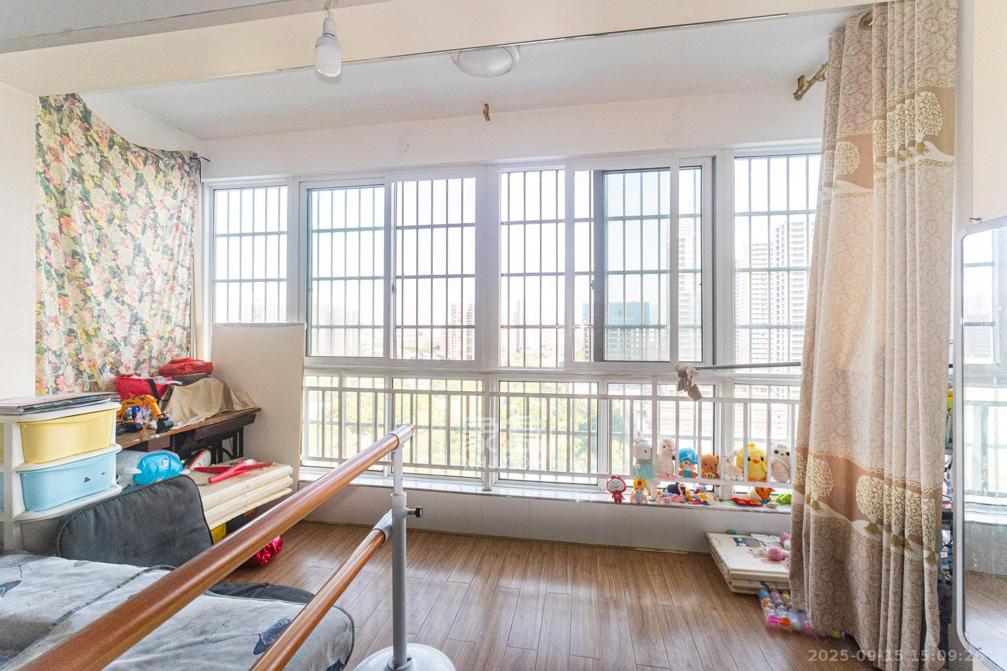 时代星城  3室2厅2卫    68.0万 时代星城  3室2厅2卫    68.0万阳台