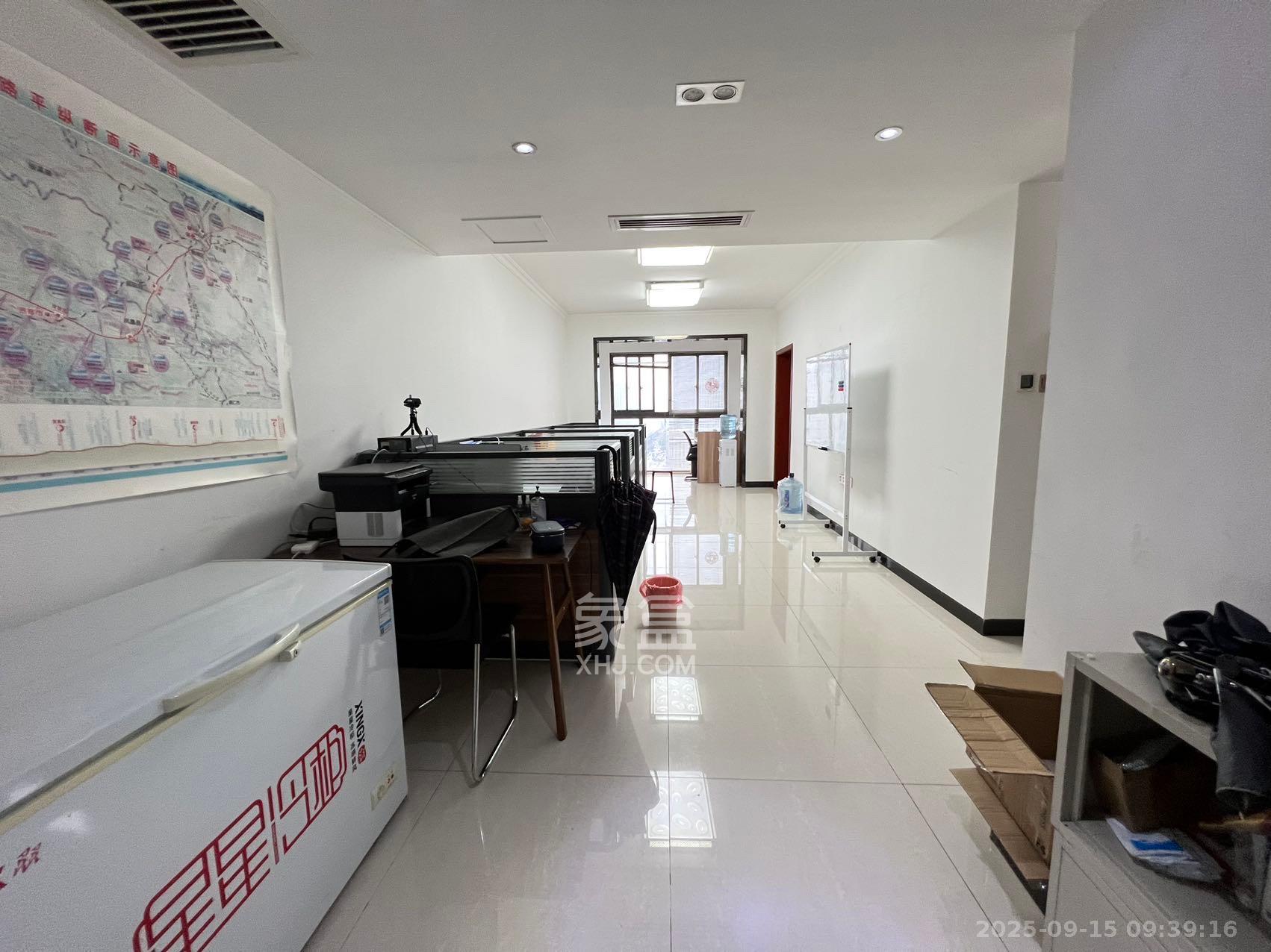 华晨国际公馆 2室2厅1卫 3500.0元/月 华晨国际公馆 2室2厅1卫 3500.0元/月室内图