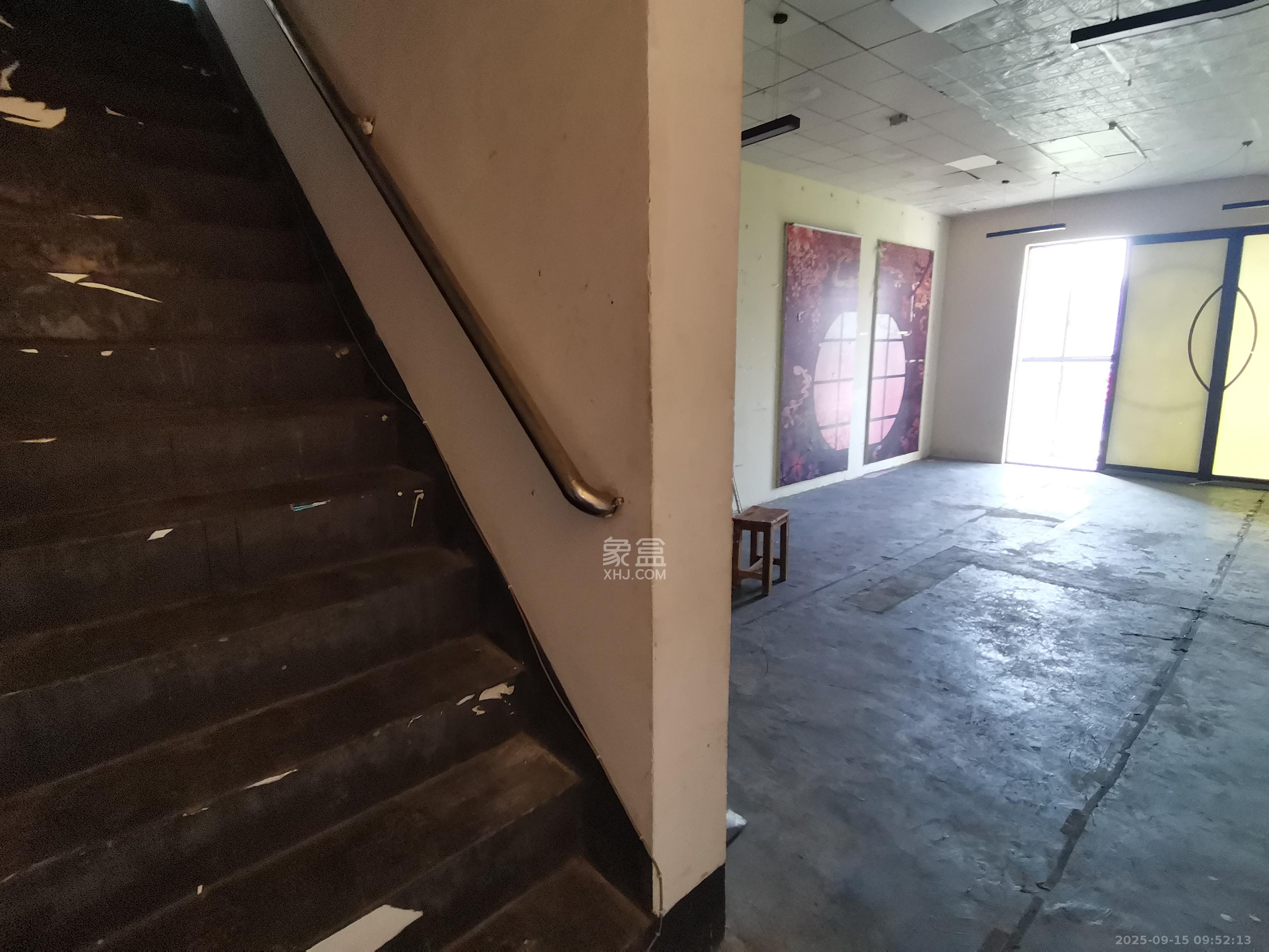 阳光100二期 4室2厅2卫 1800.0元/月 阳光100二期 4室2厅2卫 1800.0元/月室内图