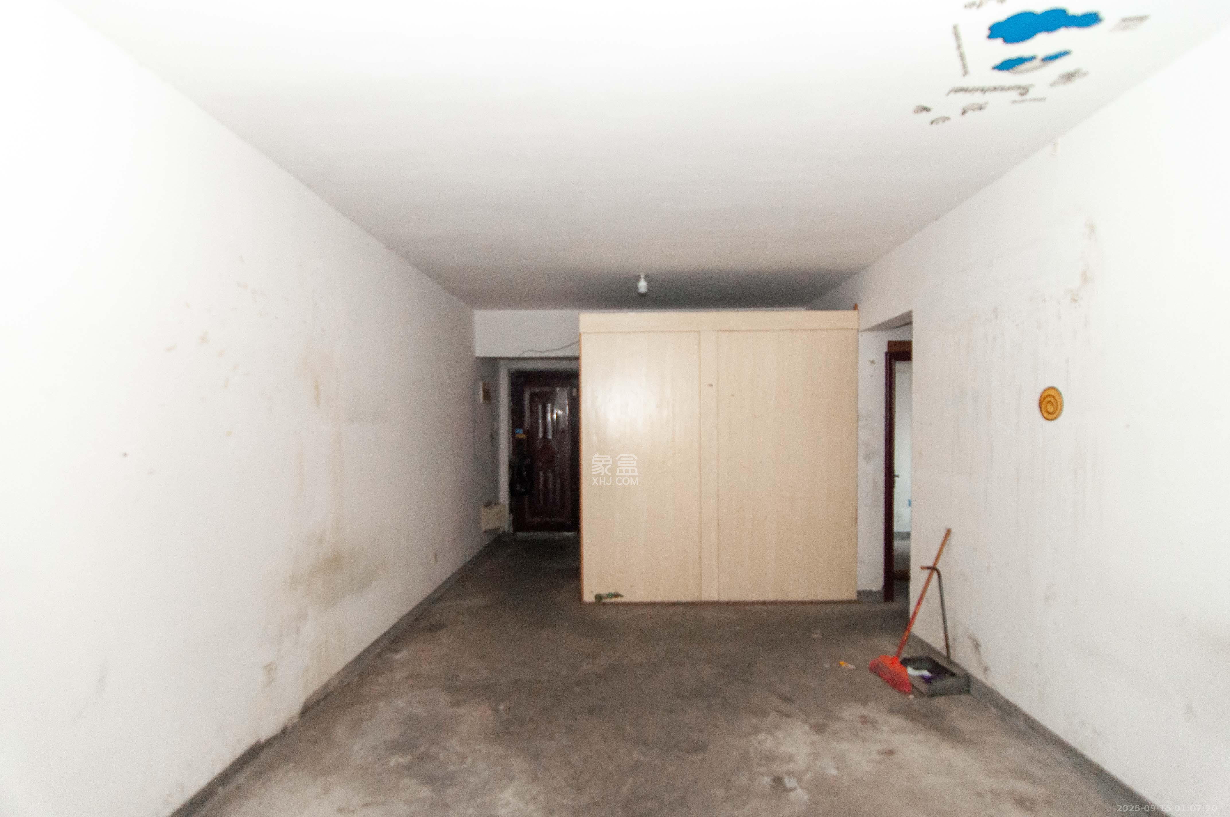 达美D6区  3室2厅1卫    86.0万 达美D6区  3室2厅1卫    86.0万客厅