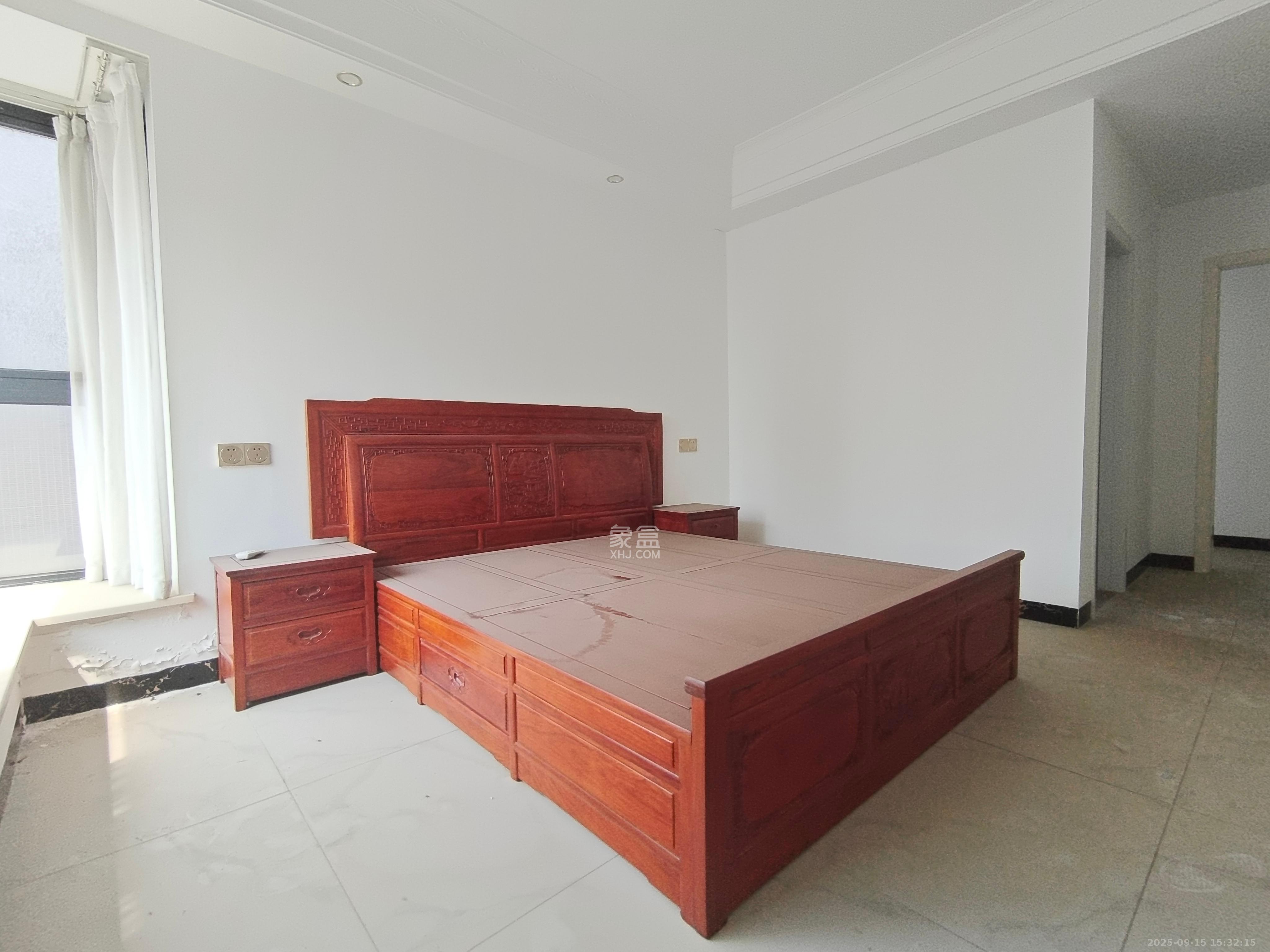 藏珑湖上国际花园  3室2厅2卫    3500.0元/月室内图