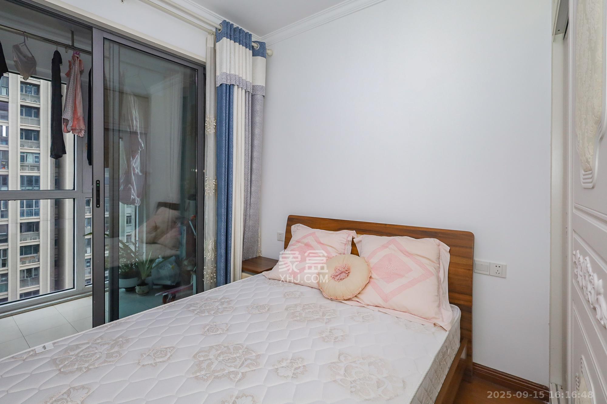 八方小区C区  3室2厅1卫    330.0万 八方小区C区  3室2厅1卫    330.0万卧室