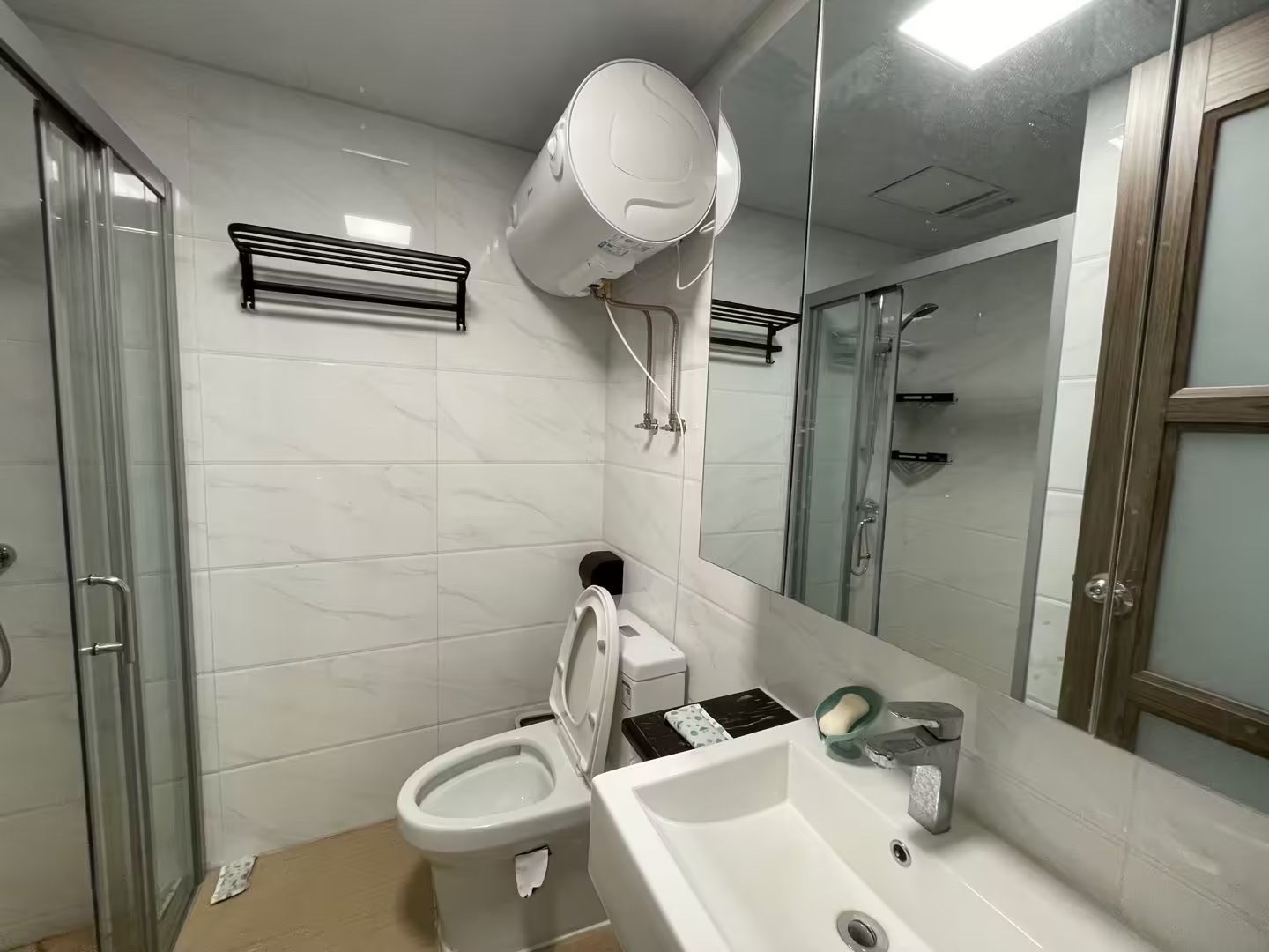 华耀碧桂园十里江湾誉峯 1室1厅1卫 1300.0元/月 华耀碧桂园十里江湾誉峯 1室1厅1卫 1300.0元/月室内图