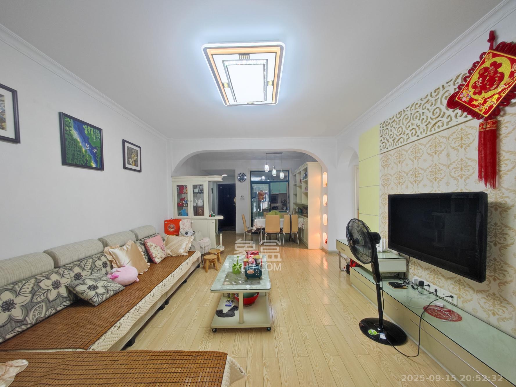 华盛世纪新城  2室2厅1卫    73.8万 华盛世纪新城  2室2厅1卫    73.8万