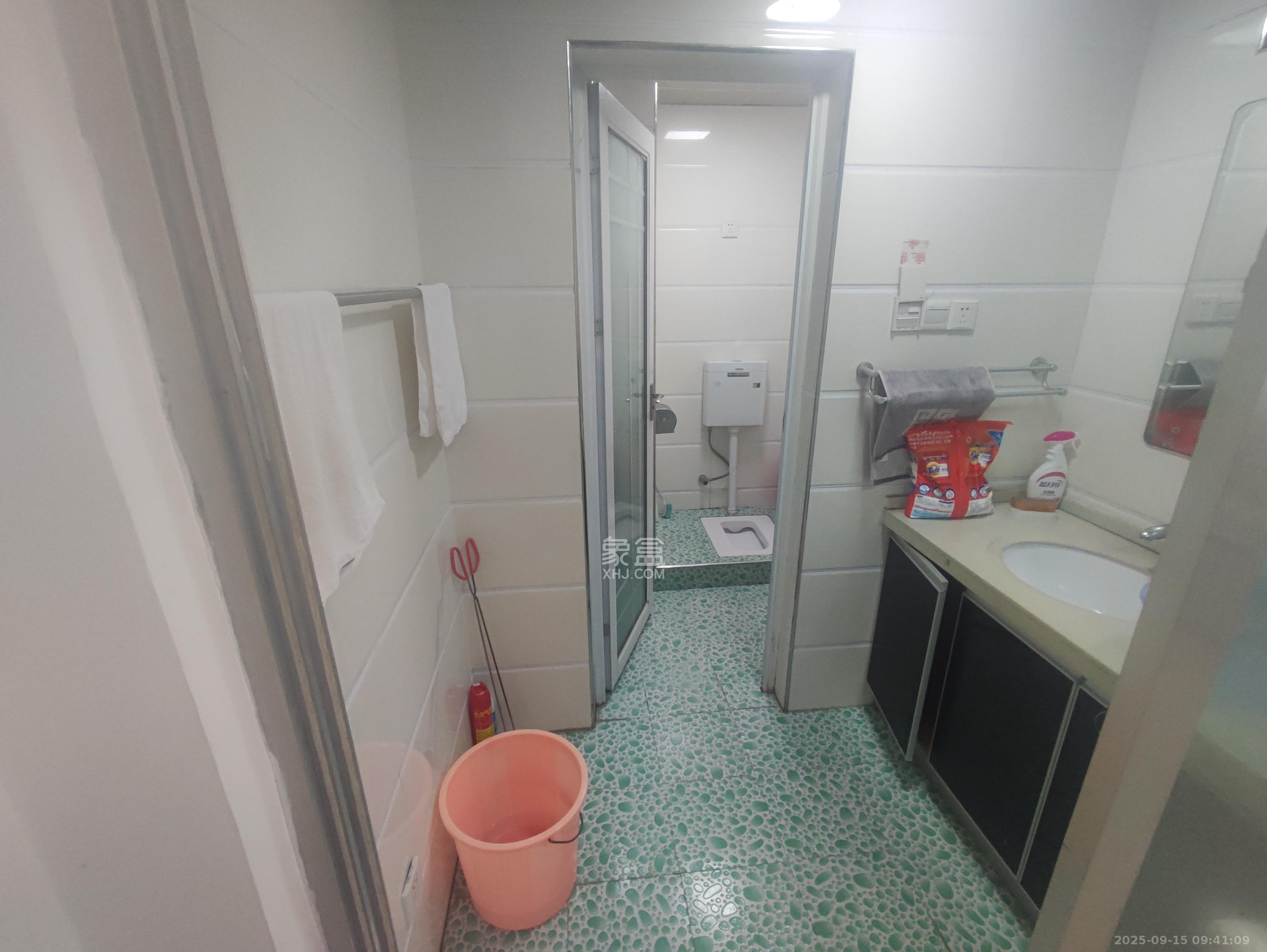 观湖公寓  2室1厅1卫   2200.00元/月室内图