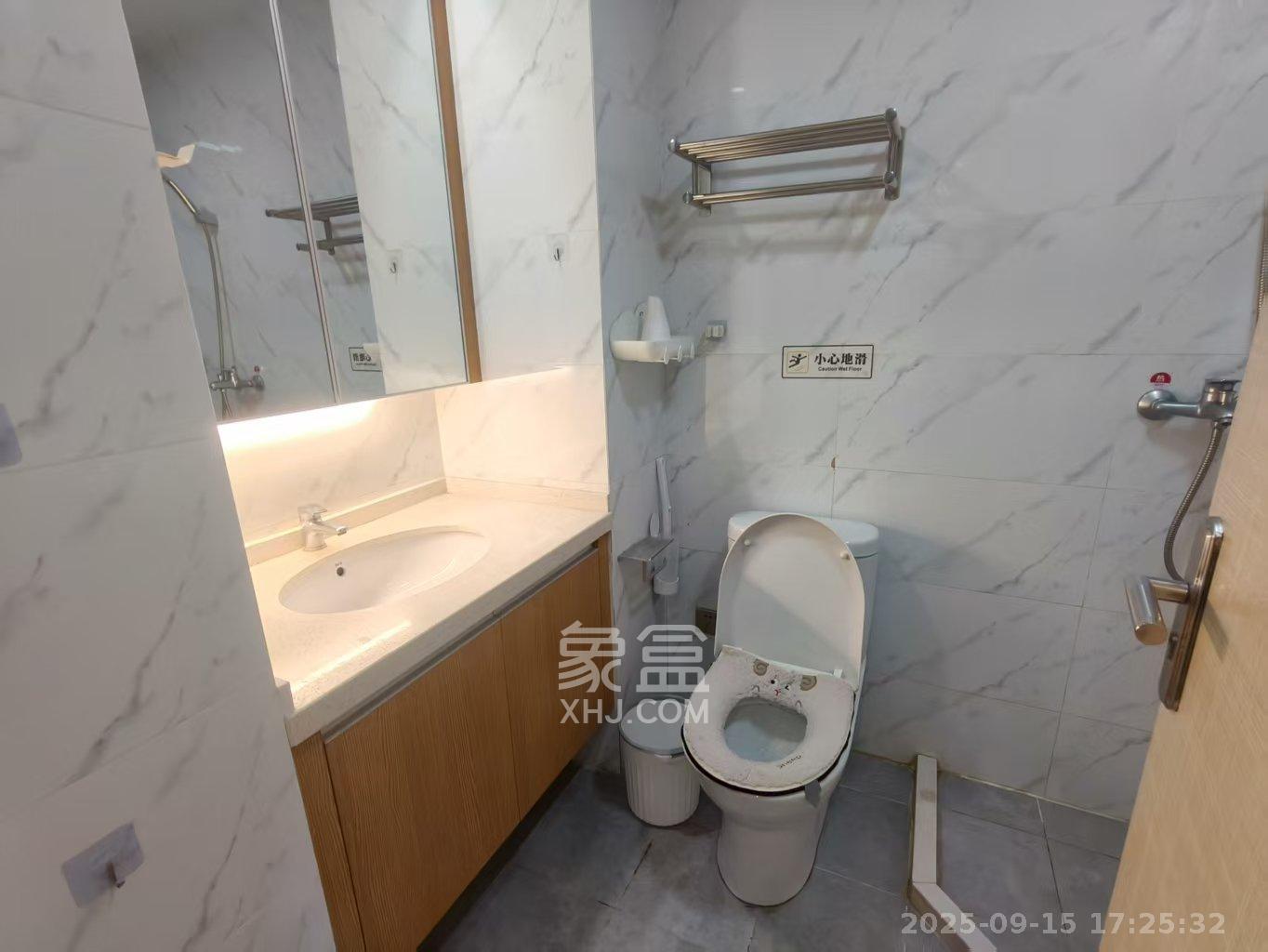 中交广场公寓 1室1厅1卫 1700.0元/月 中交广场公寓 1室1厅1卫 1700.0元/月室内图