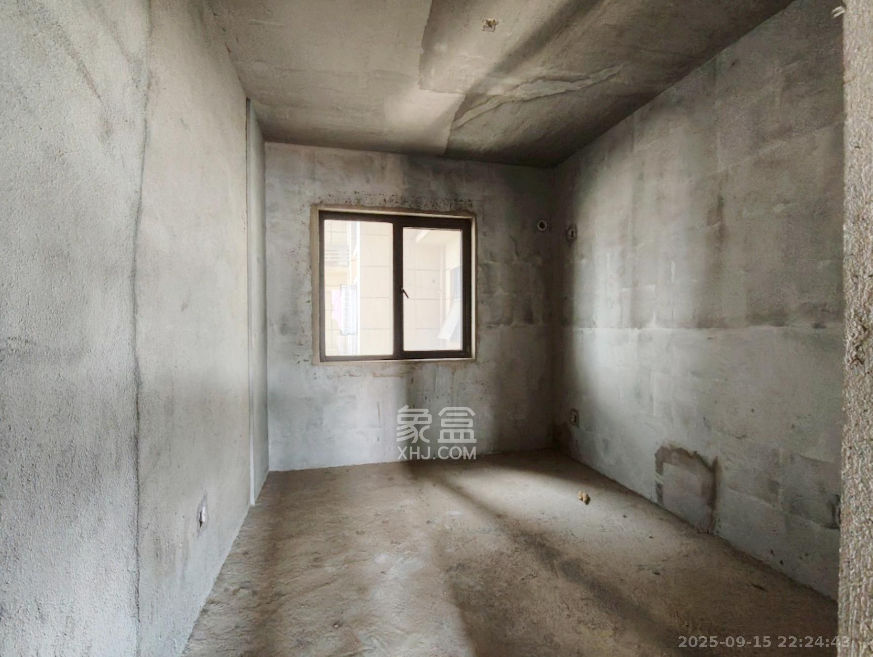 润和滨江府  4室2厅2卫    115.0万 润和滨江府  4室2厅2卫    115.0万卧室