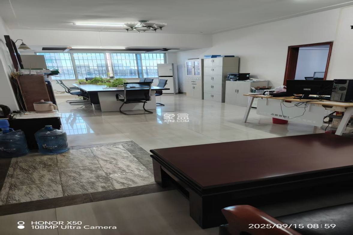 金茂大厦 4室2厅2卫 3200.0元/月 金茂大厦 4室2厅2卫 3200.0元/月室内图