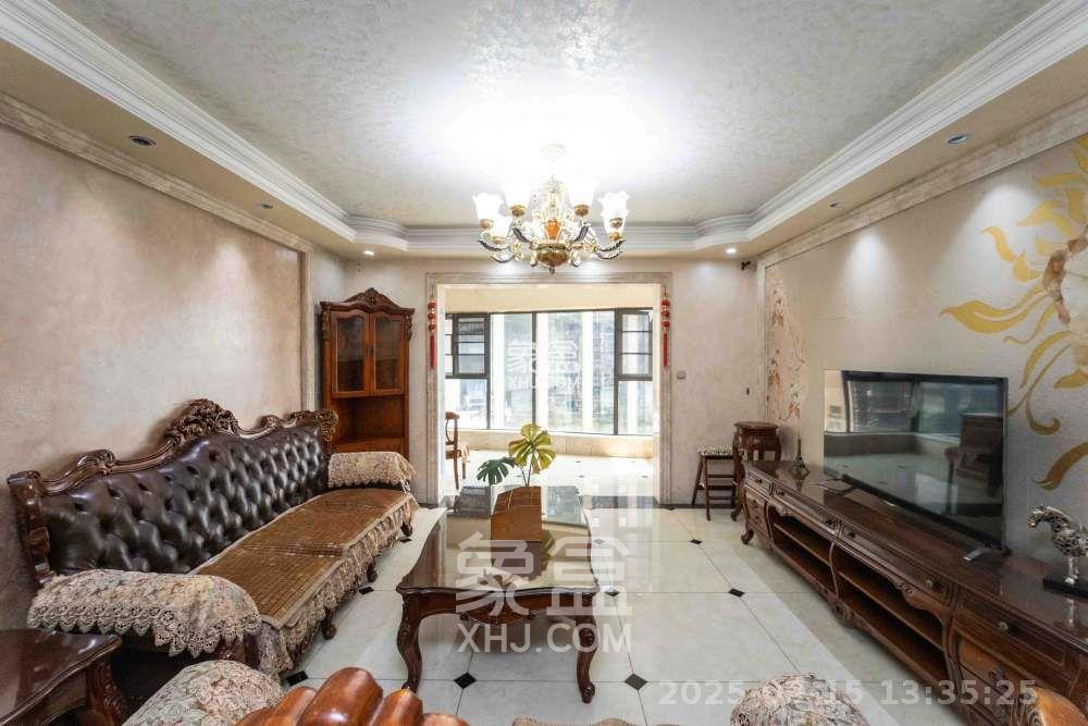 红橡华园(菲莎公馆)  3室2厅2卫    4000.0元/月室内图