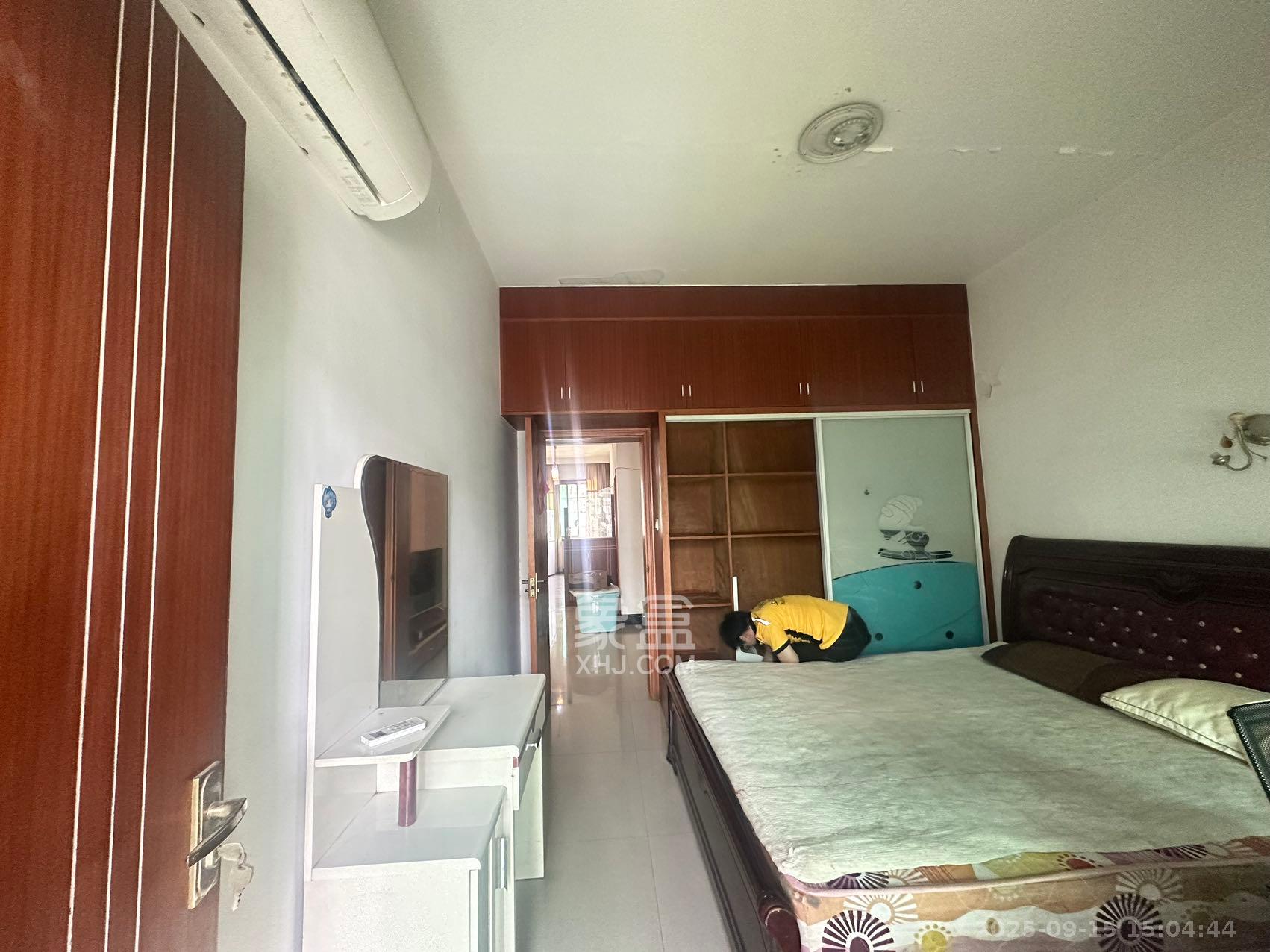 中南汽车世界  2室2厅1卫    1100.0元/月室内图