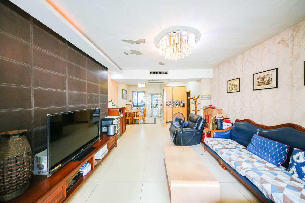 博林金谷 3室2厅2卫 168.0万 博林金谷 3室2厅2卫 168.0万客厅