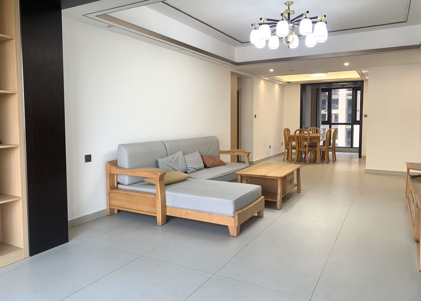 海航豪庭南苑 3室2厅1卫 275.0万 海航豪庭南苑 3室2厅1卫 275.0万客厅