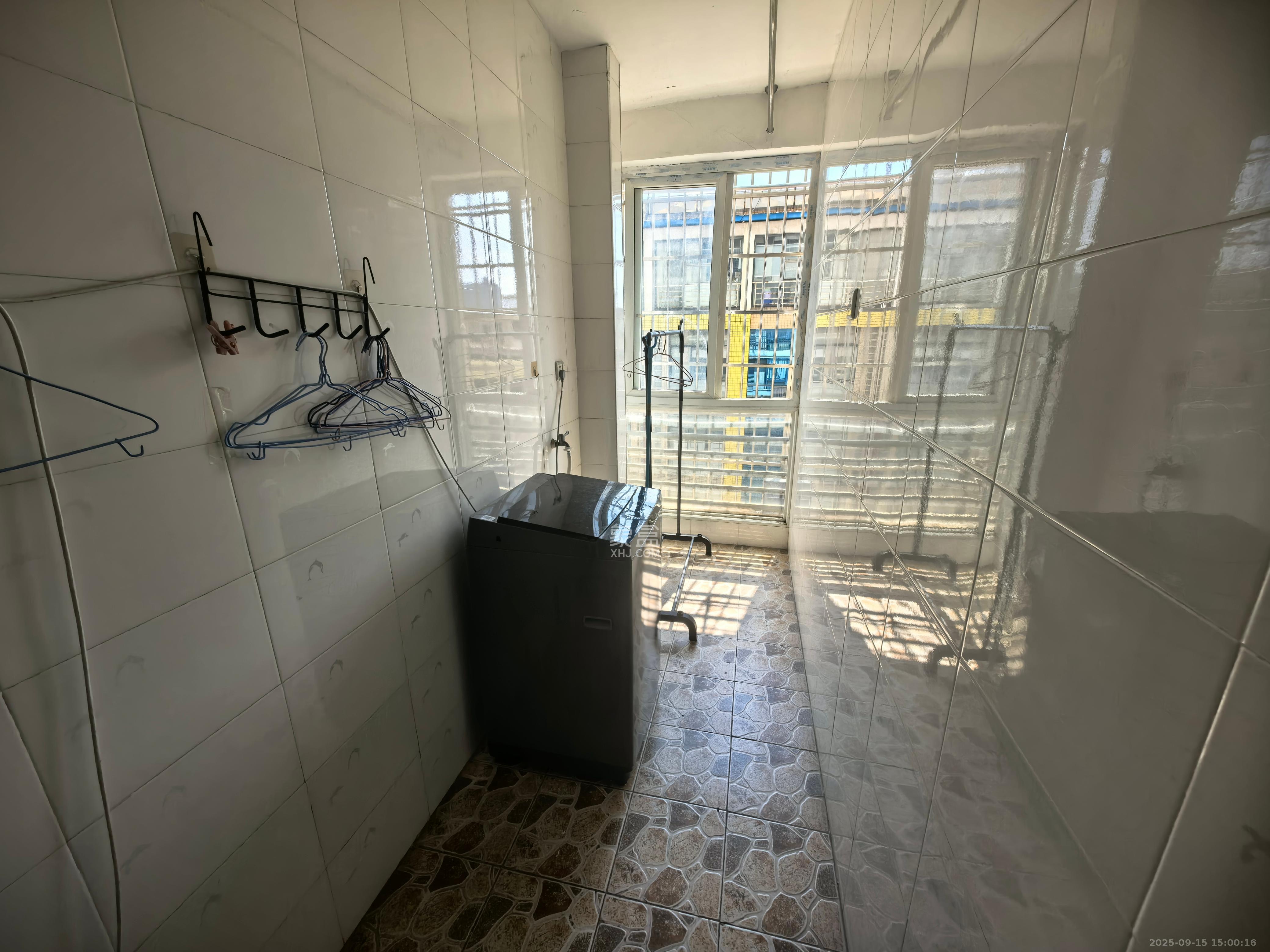 加加大街（华景苑）  3室2厅2卫    2000.0元/月室内图