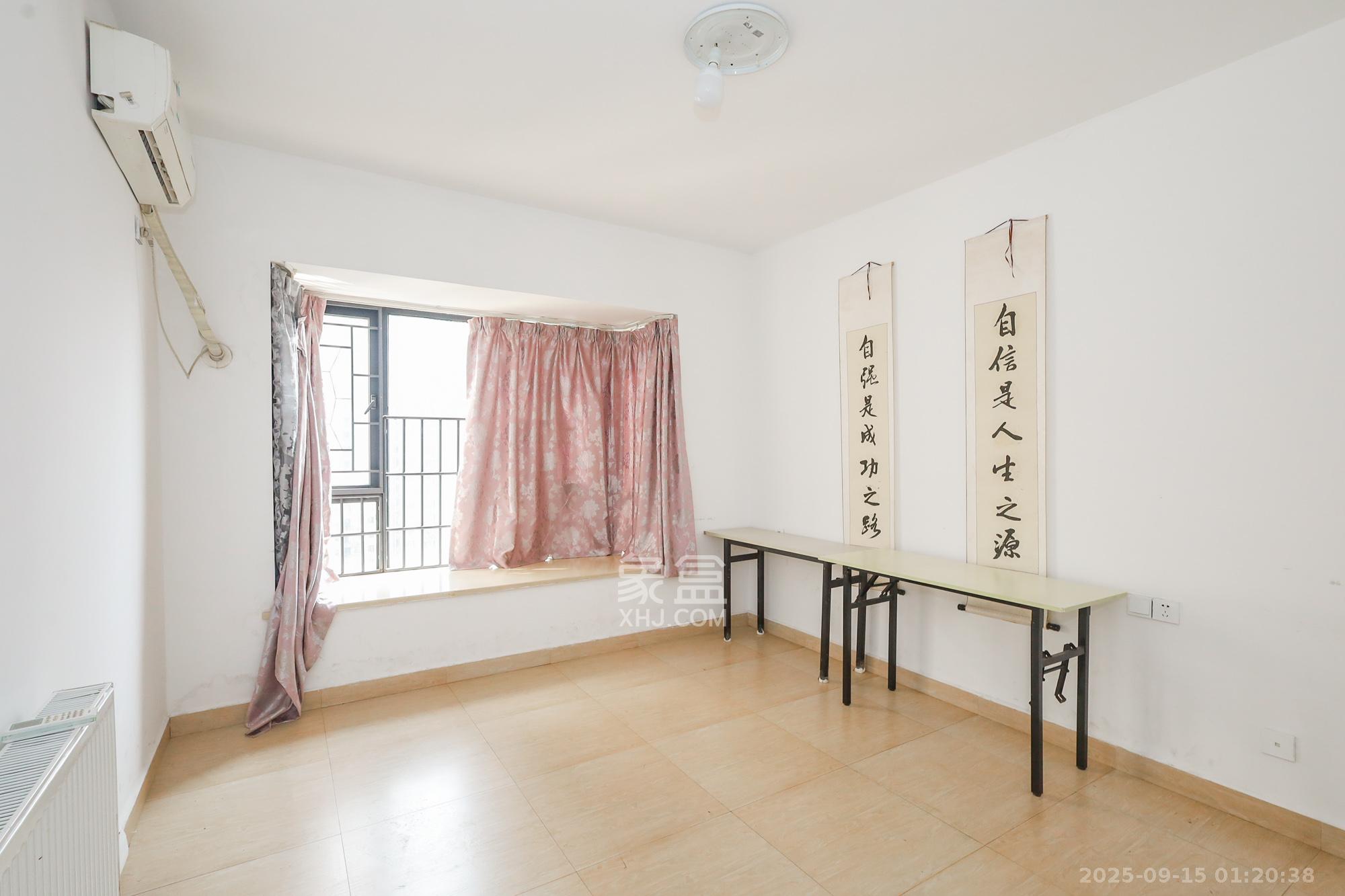 钰龙天下一期  3室2厅2卫    280.0万卧室