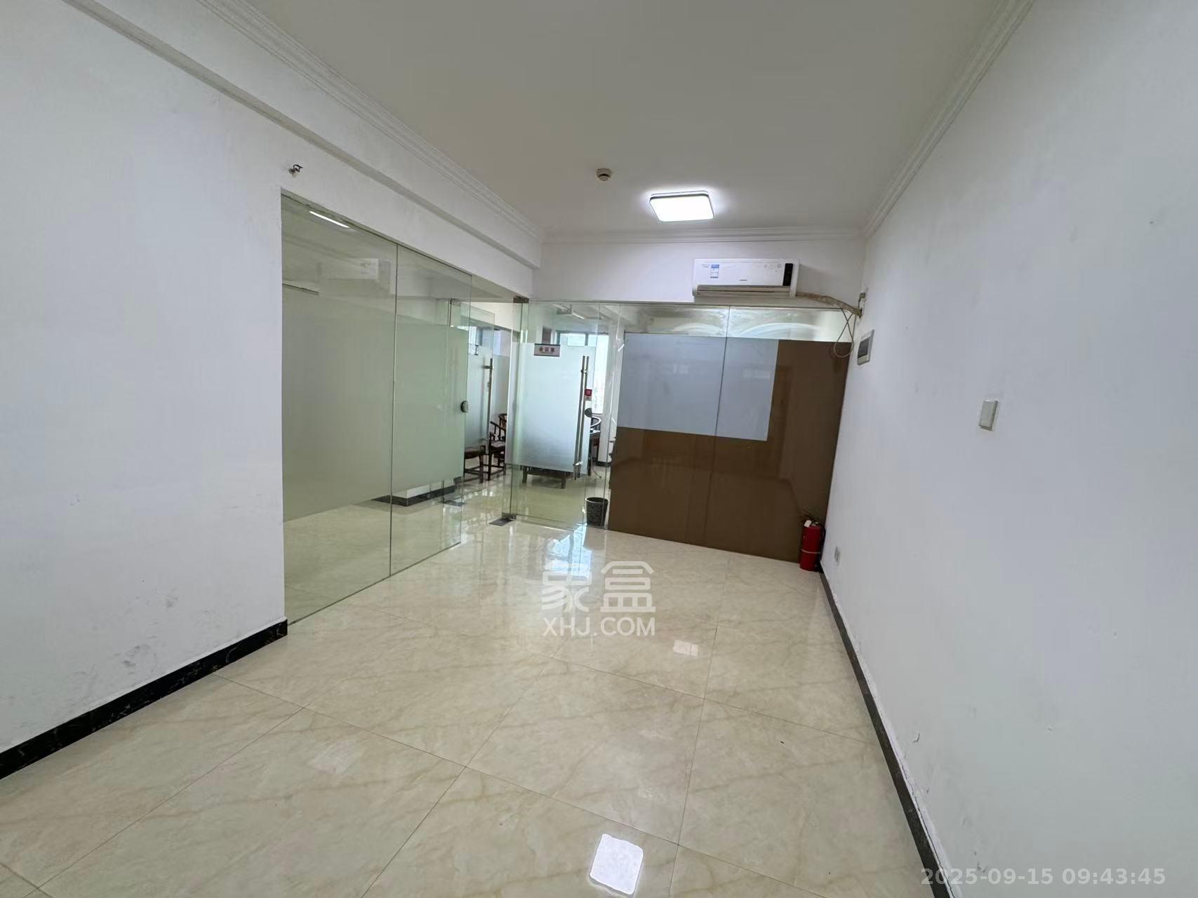 长房中庭国际(东郡华蓉广场) 2室1厅1卫 6300.0元/月 长房中庭国际(东郡华蓉广场) 2室1厅1卫 6300.0元/月室内图