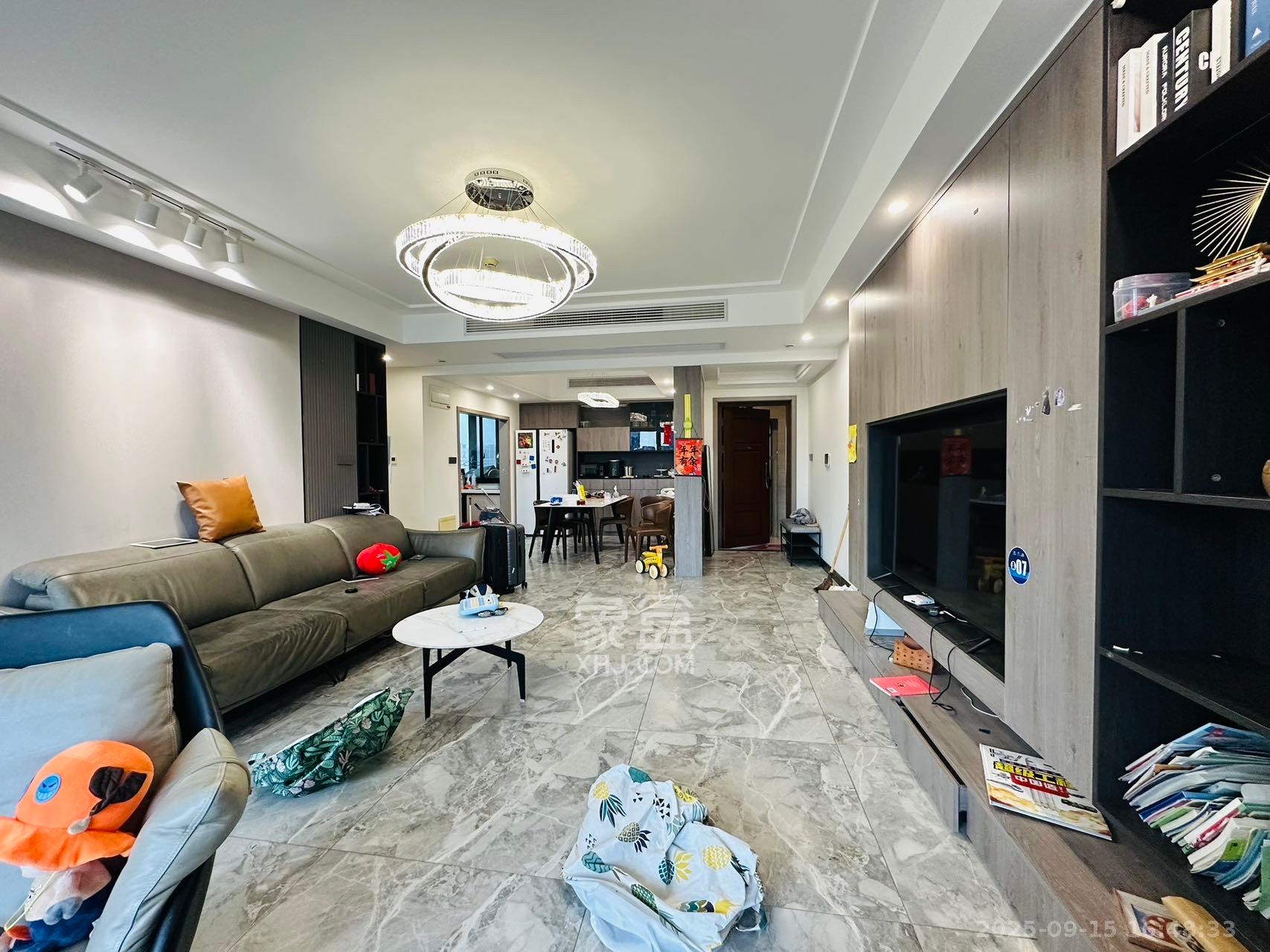 天祥水晶湾  3室2厅2卫    6500.0元/月室内图