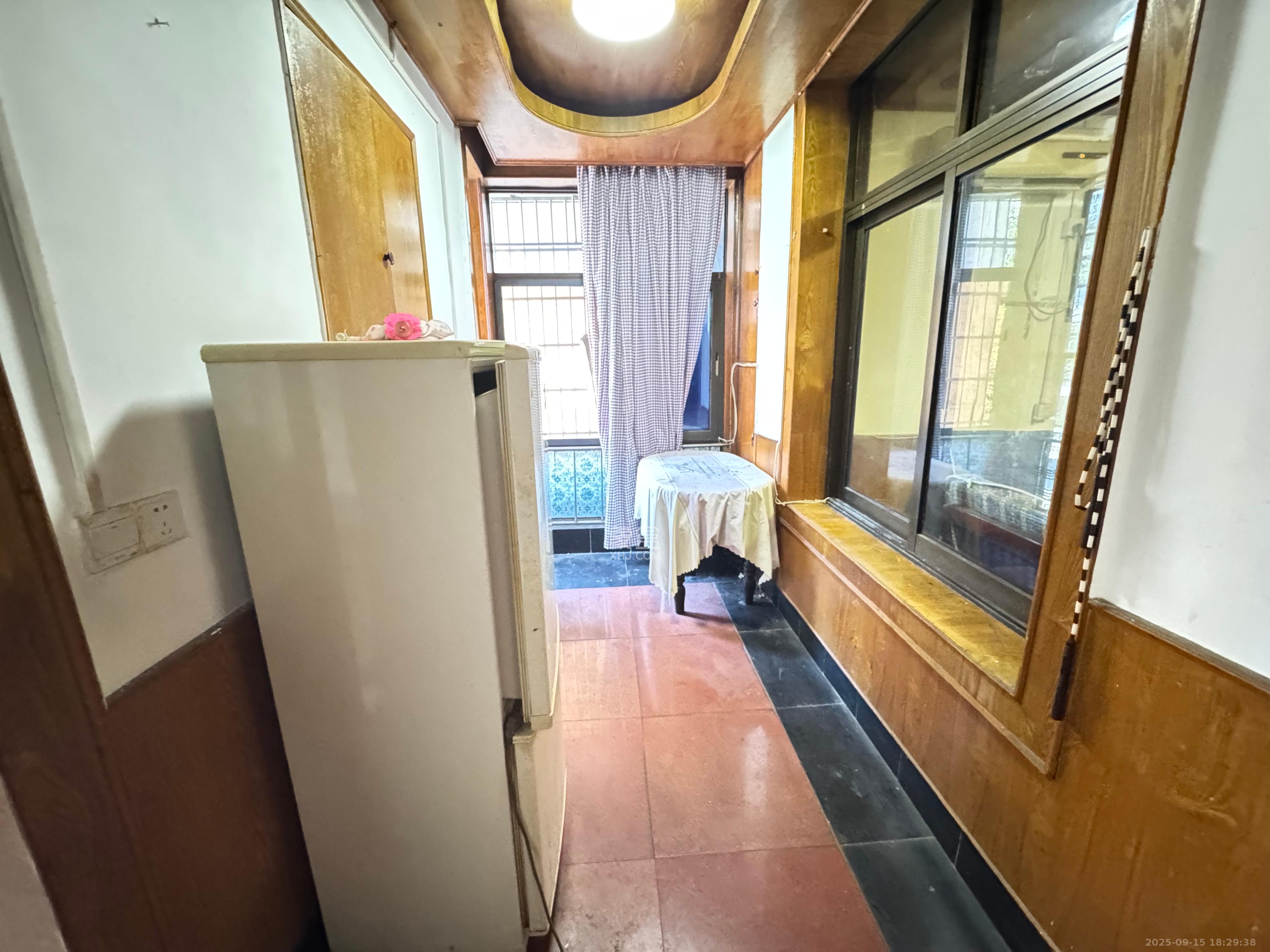 红旗区一片  2室1厅1卫    1700.0元/月室内图