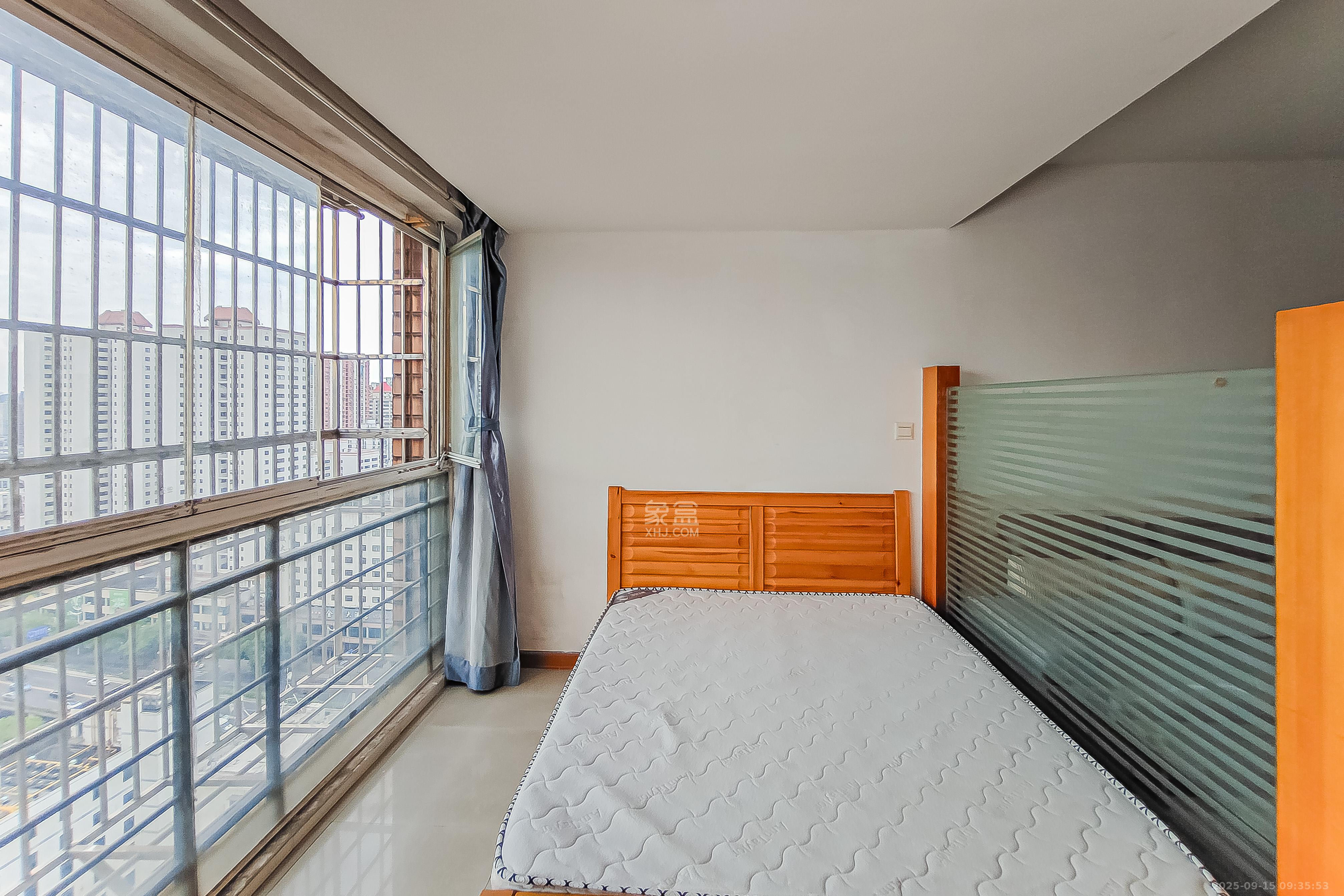 海利华宫大厦  1室1厅1卫    33.0万卧室