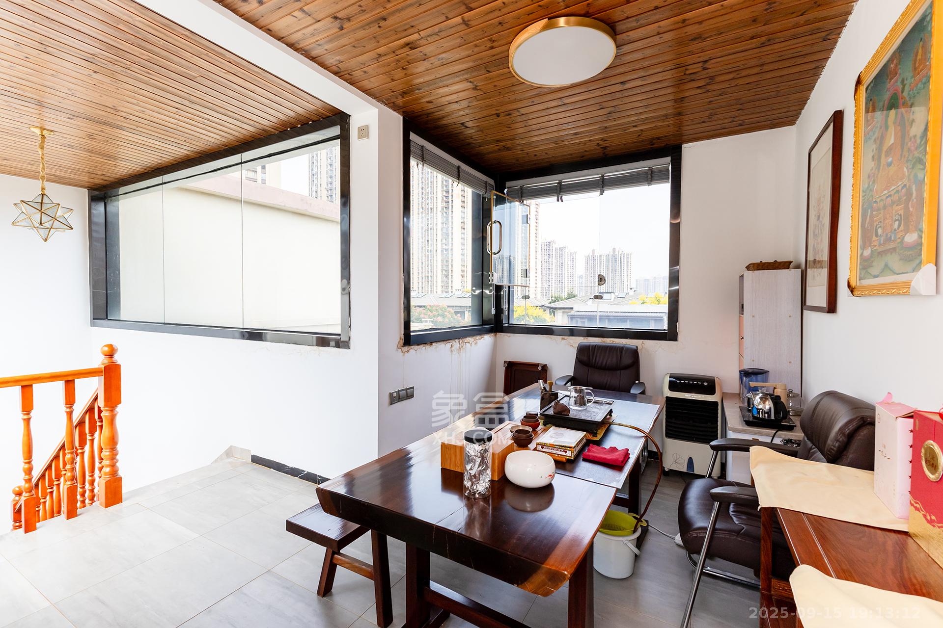 龙湖璟宸原著(龙湖紫宸) 5室2厅4卫 480.0万 龙湖璟宸原著(龙湖紫宸) 5室2厅4卫 480.0万卧室