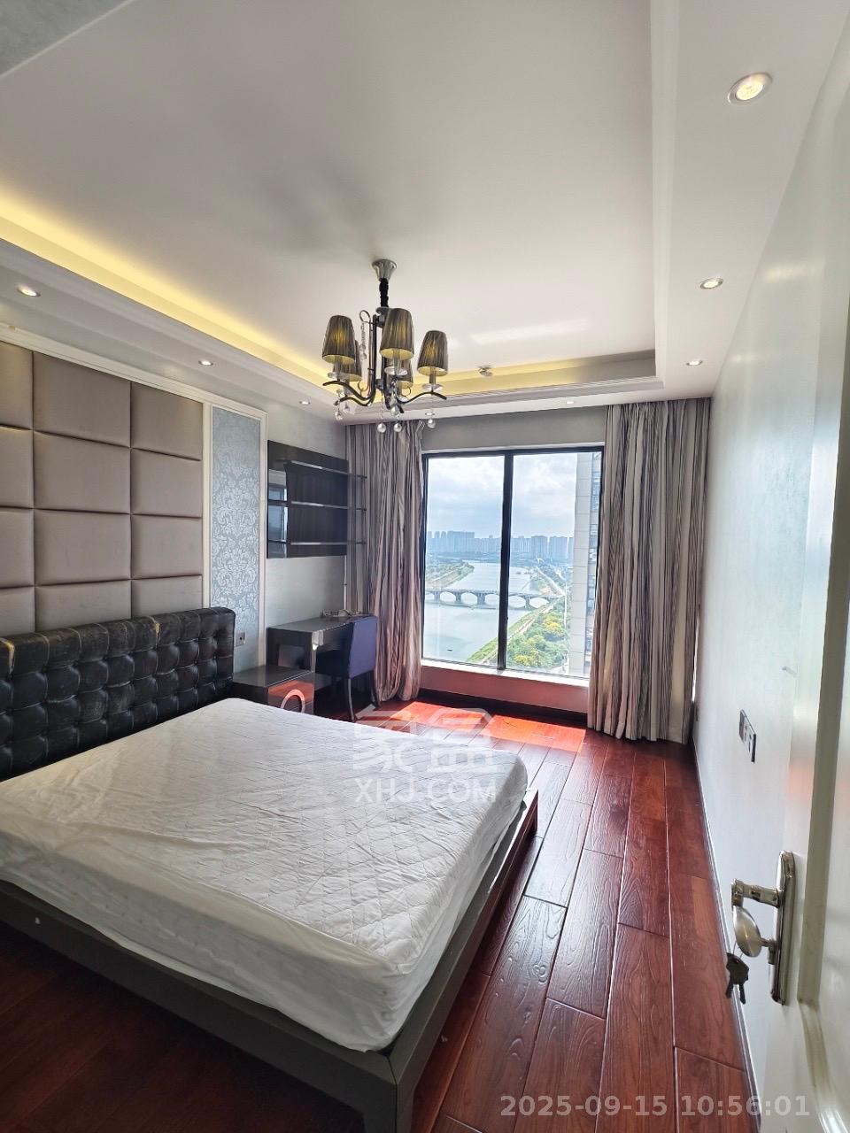 红橡华园(菲莎公馆)  3室2厅2卫    5500.0元/月室内图