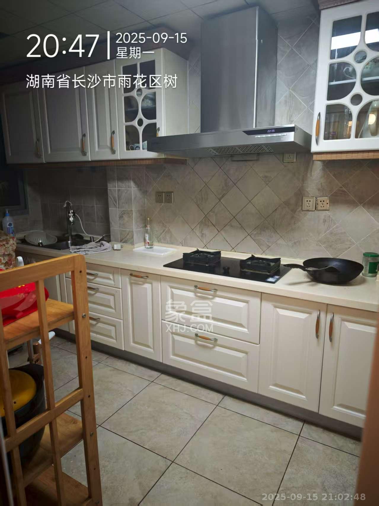 新城新世界一二三期  2室2厅1卫    2600.0元/月室内图