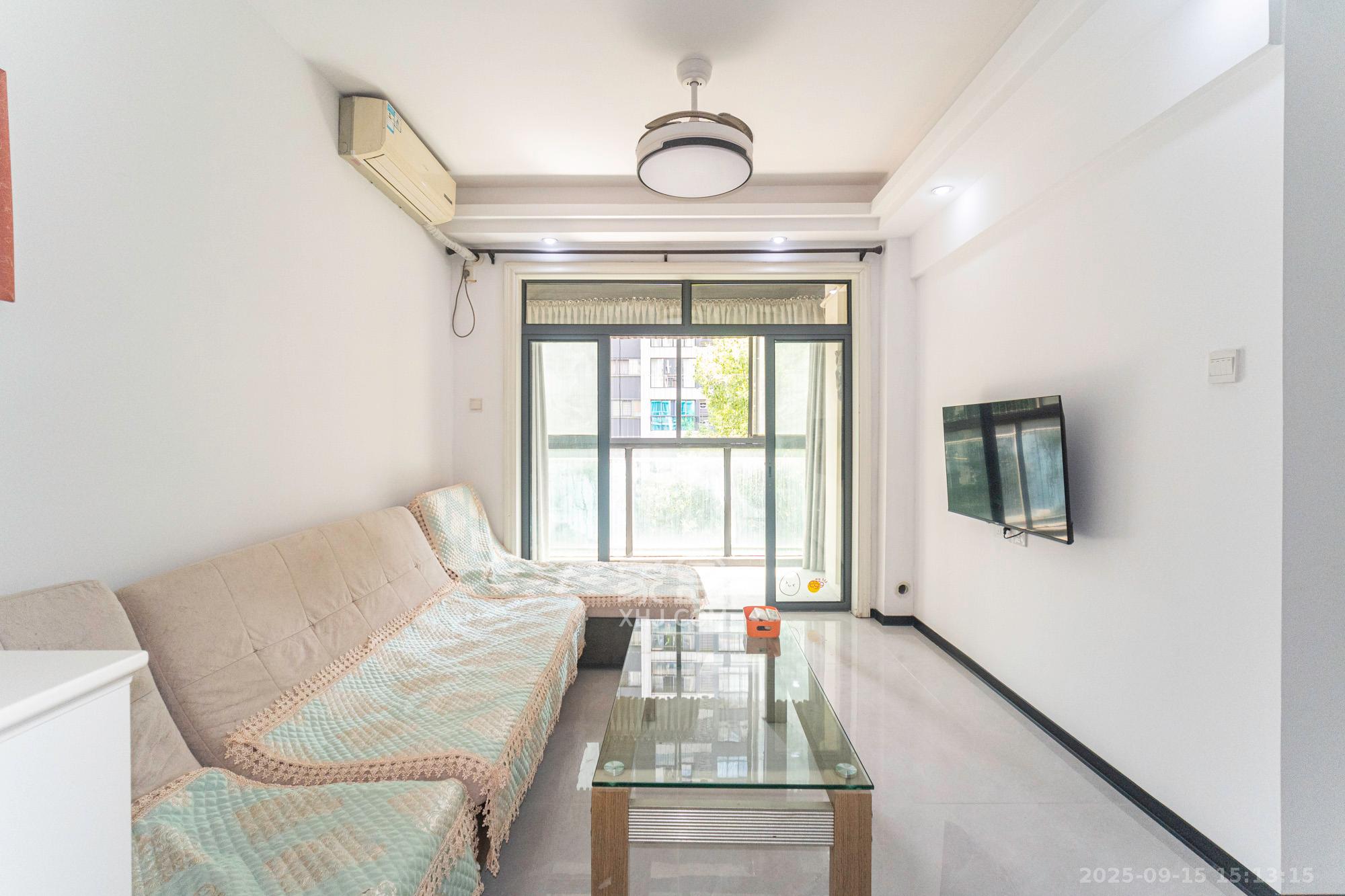 恒基凯旋门一二期 3室2厅1卫 56.8万 恒基凯旋门一二期 3室2厅1卫 56.8万客厅