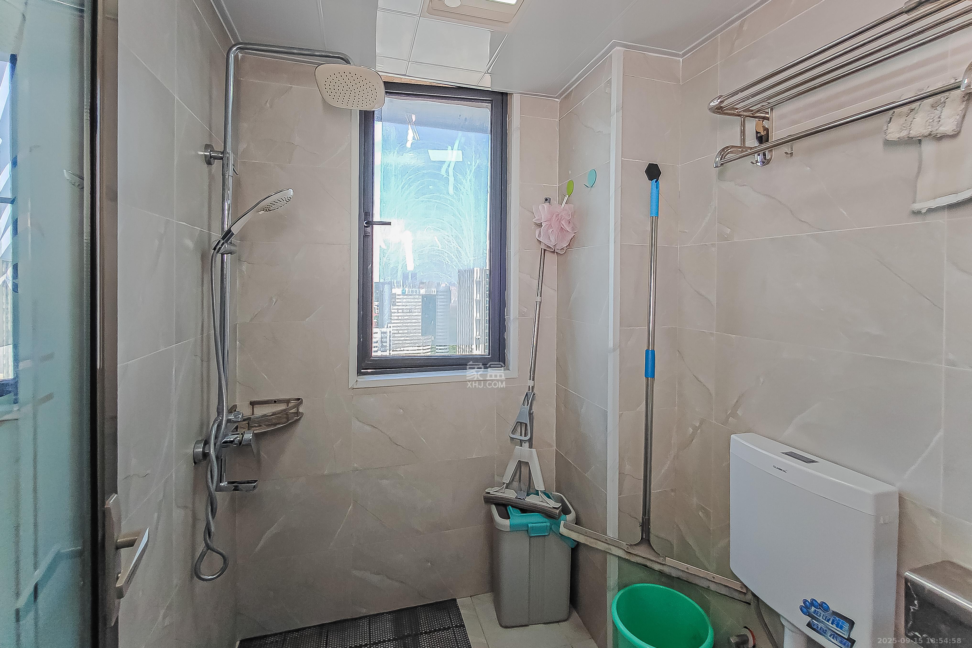 建发中央公园（建发美地）  3室2厅1卫    160.0万客厅