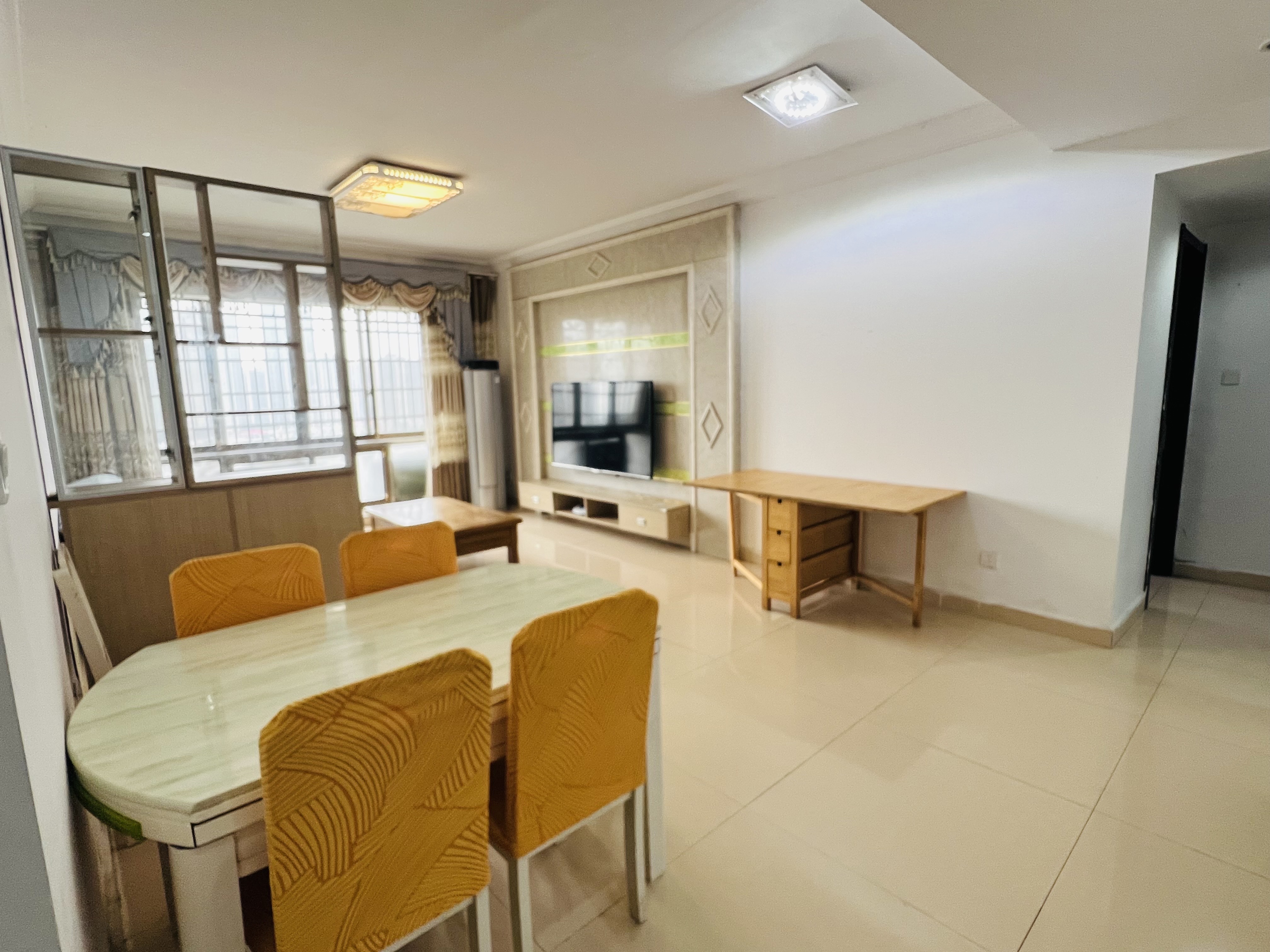 碧桂园 3室2厅1卫 1800.0元/月 碧桂园 3室2厅1卫 1800.0元/月室内图