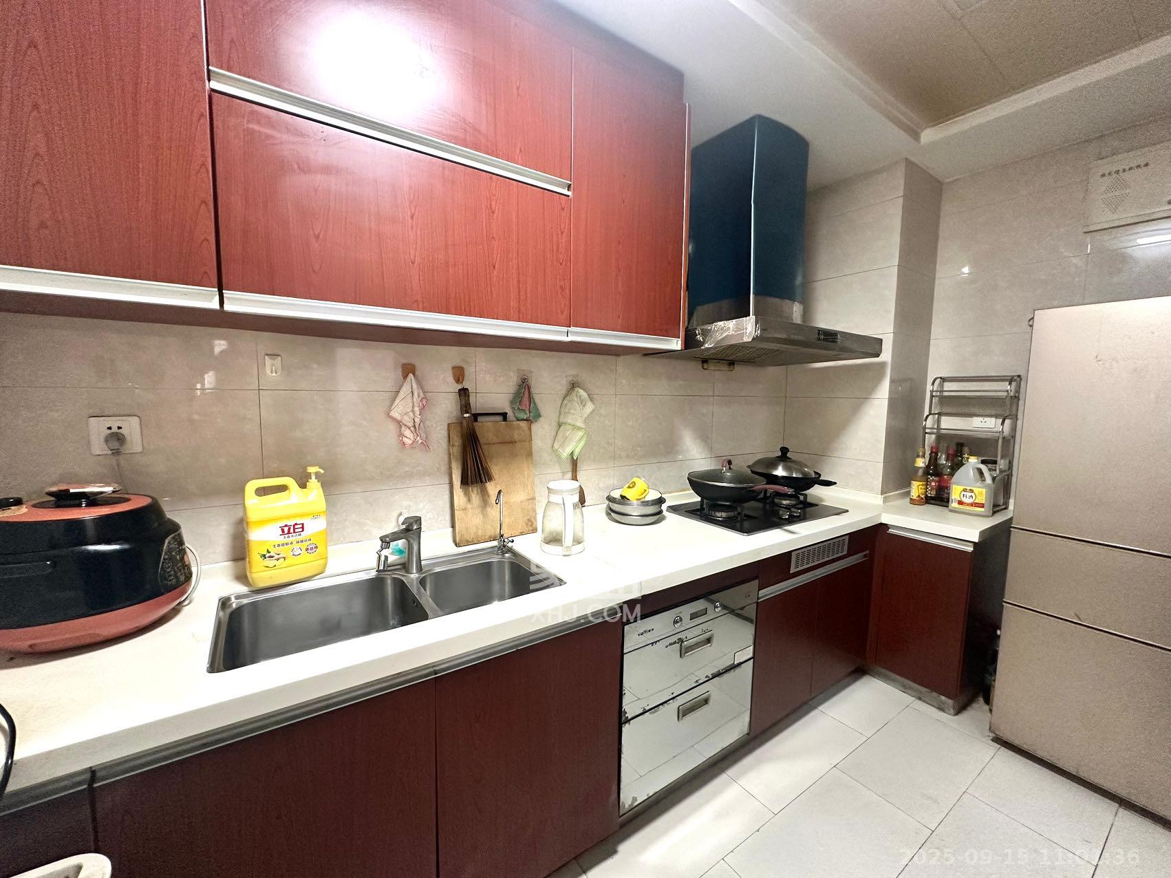 中海国际二期  3室2厅2卫    1900.0元/月室内图