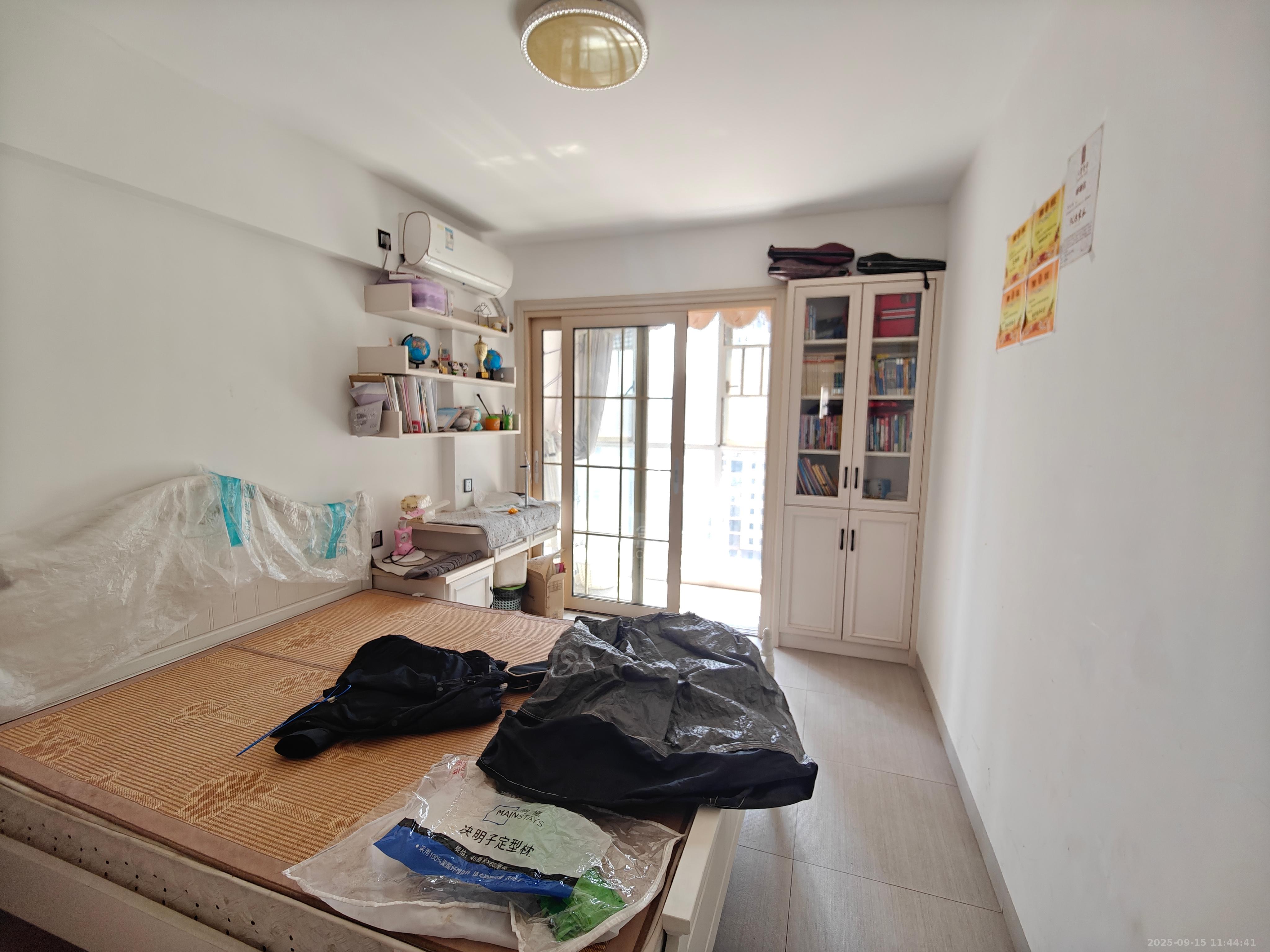 湖景名城  3室2厅2卫    2300.0元/月 湖景名城  3室2厅2卫    2300.0元/月室内图