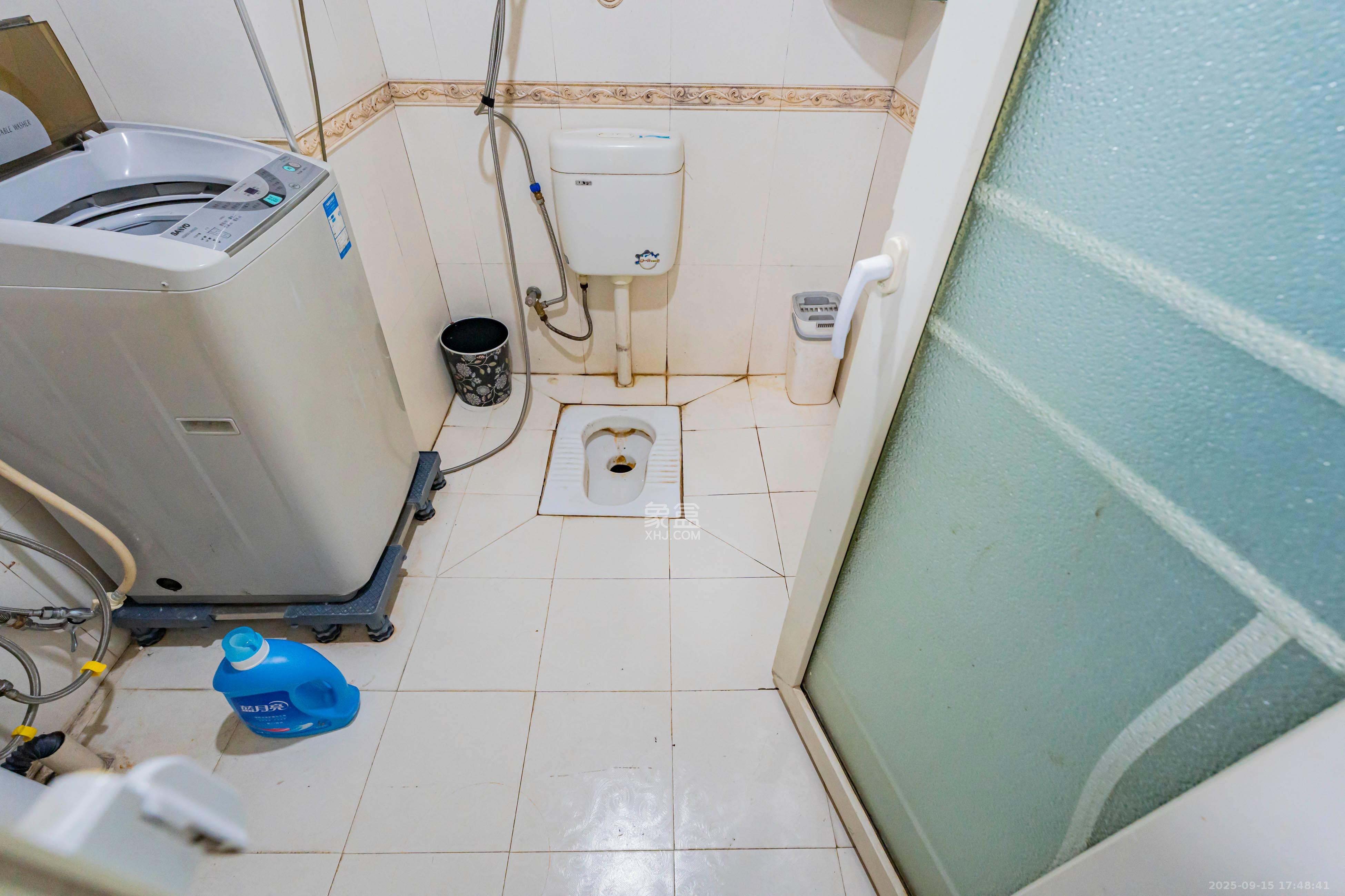 伍家岭生活广场  1室1厅1卫    26.8万卫生间