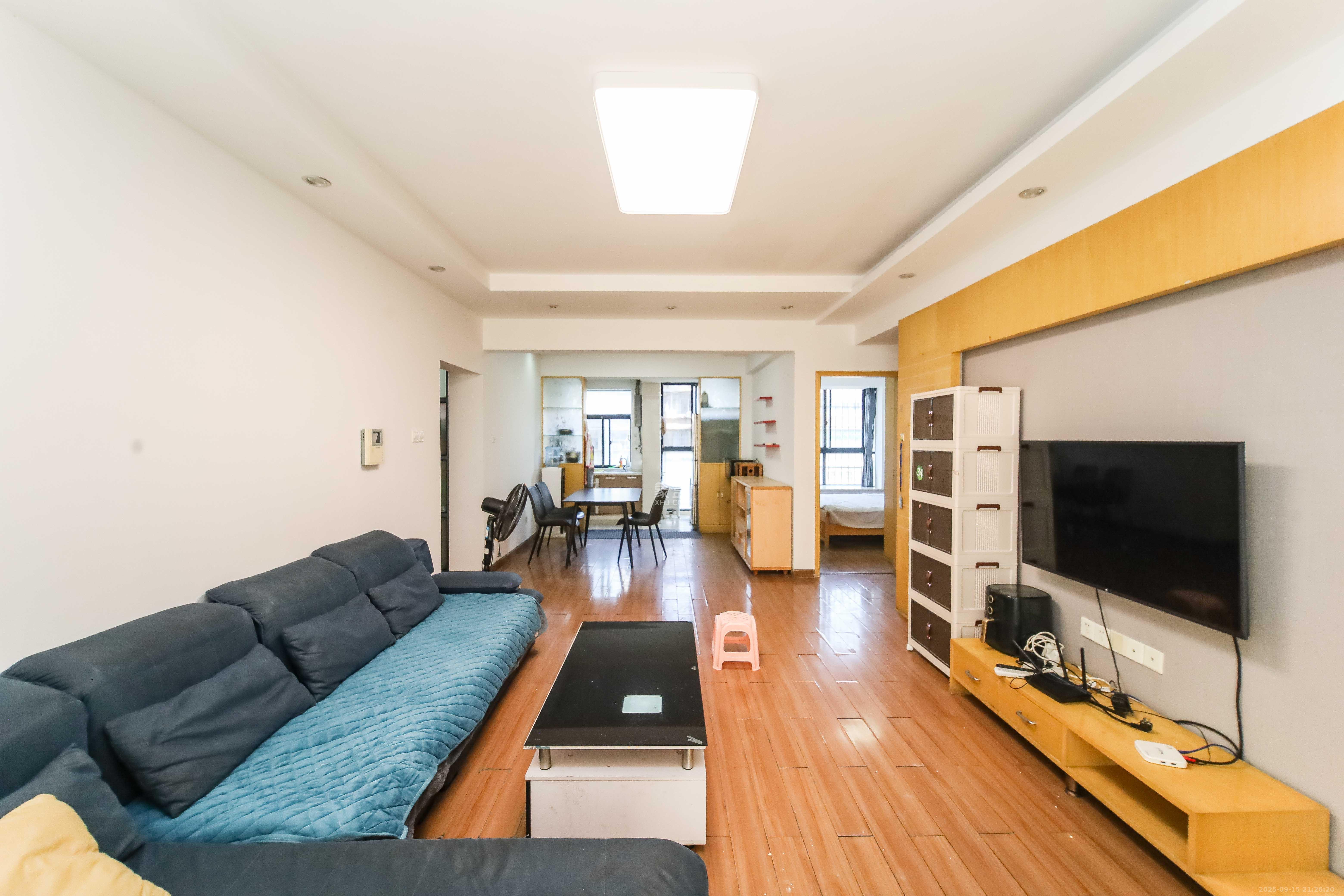 运通尊苑 3室2厅1卫 75.0万 运通尊苑 3室2厅1卫 75.0万客厅