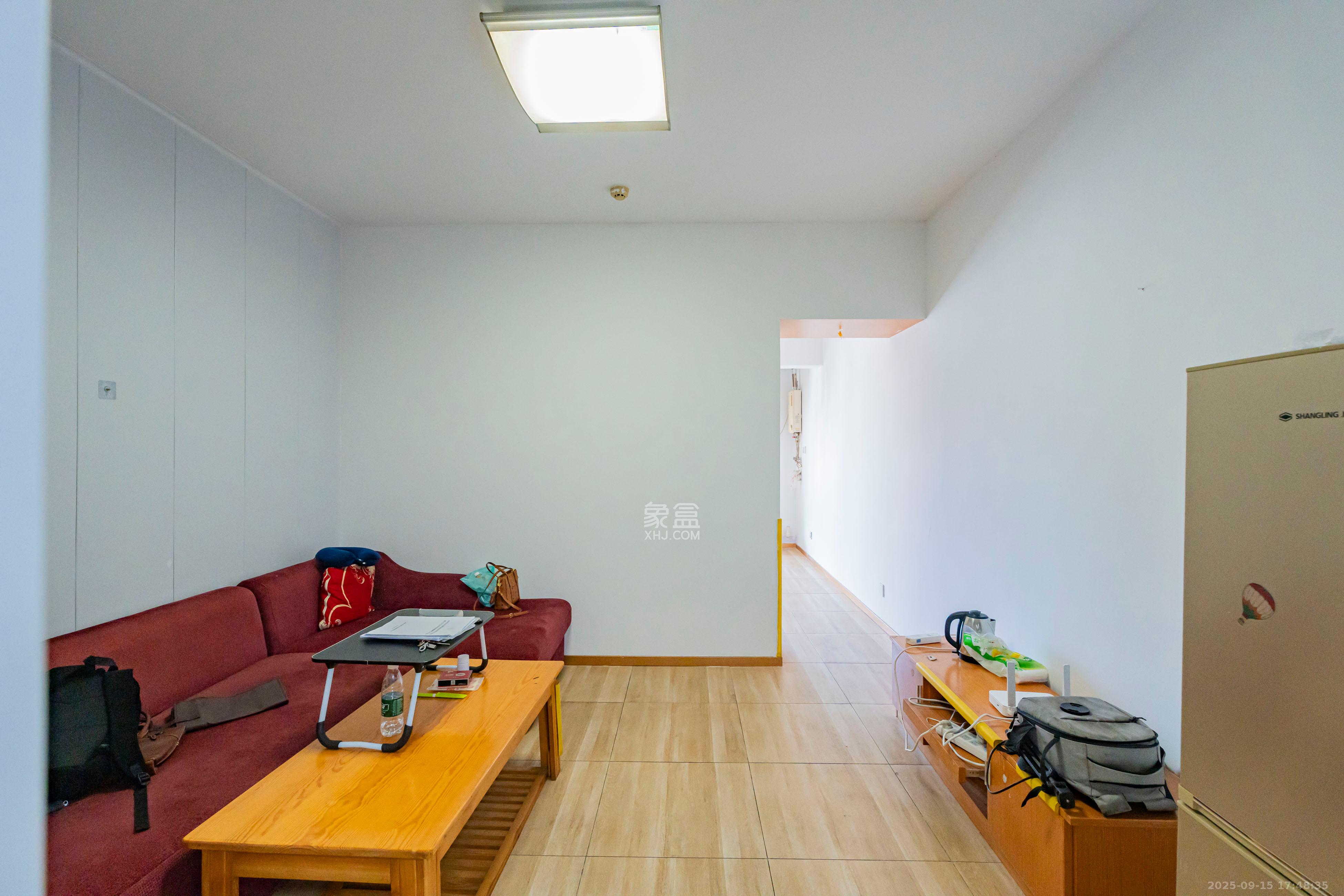 伍家岭生活广场  1室1厅1卫    26.8万 伍家岭生活广场  1室1厅1卫    26.8万客厅