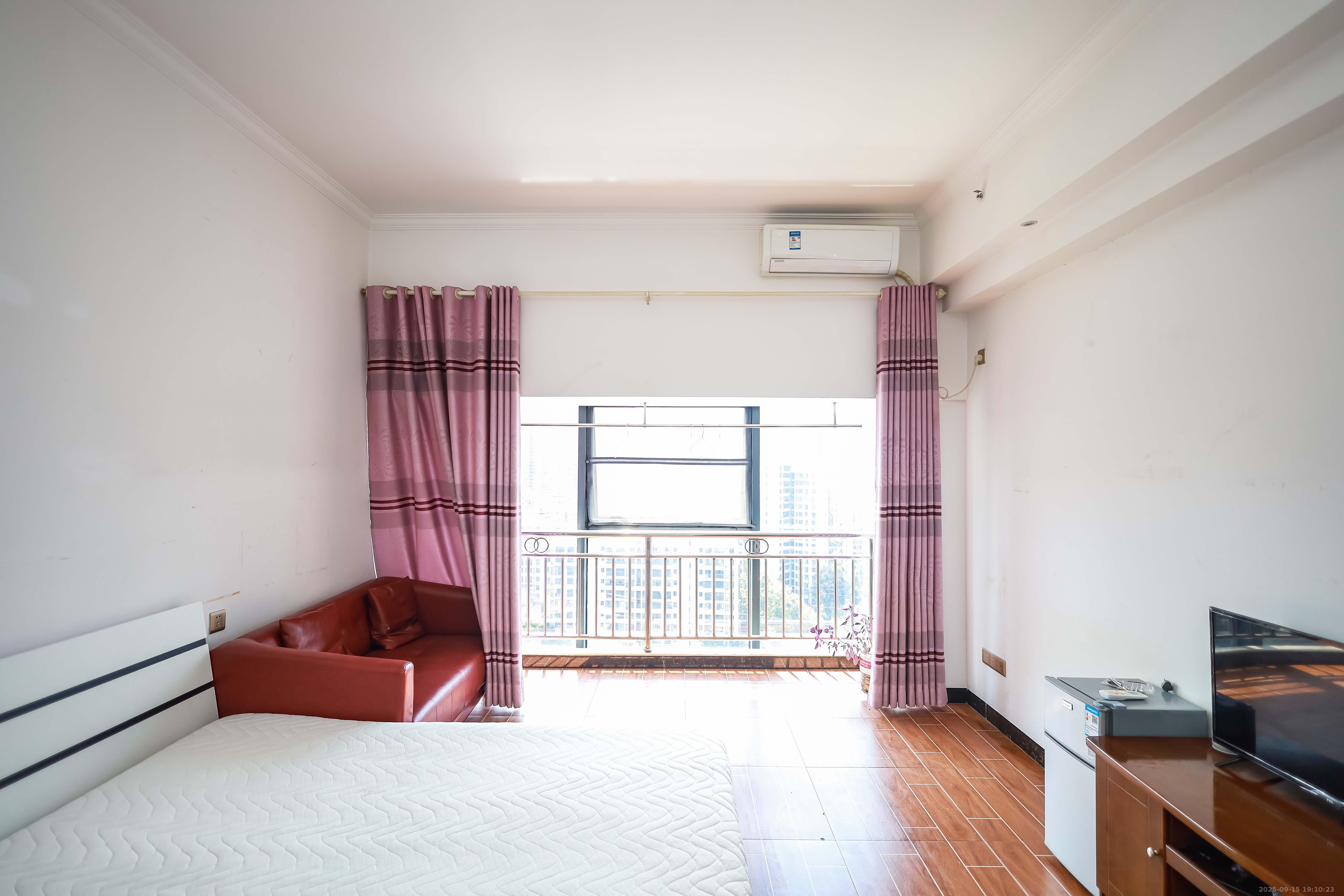 荣盛花语馨苑  1室1厅1卫    19.9万 荣盛花语馨苑  1室1厅1卫    19.9万客厅