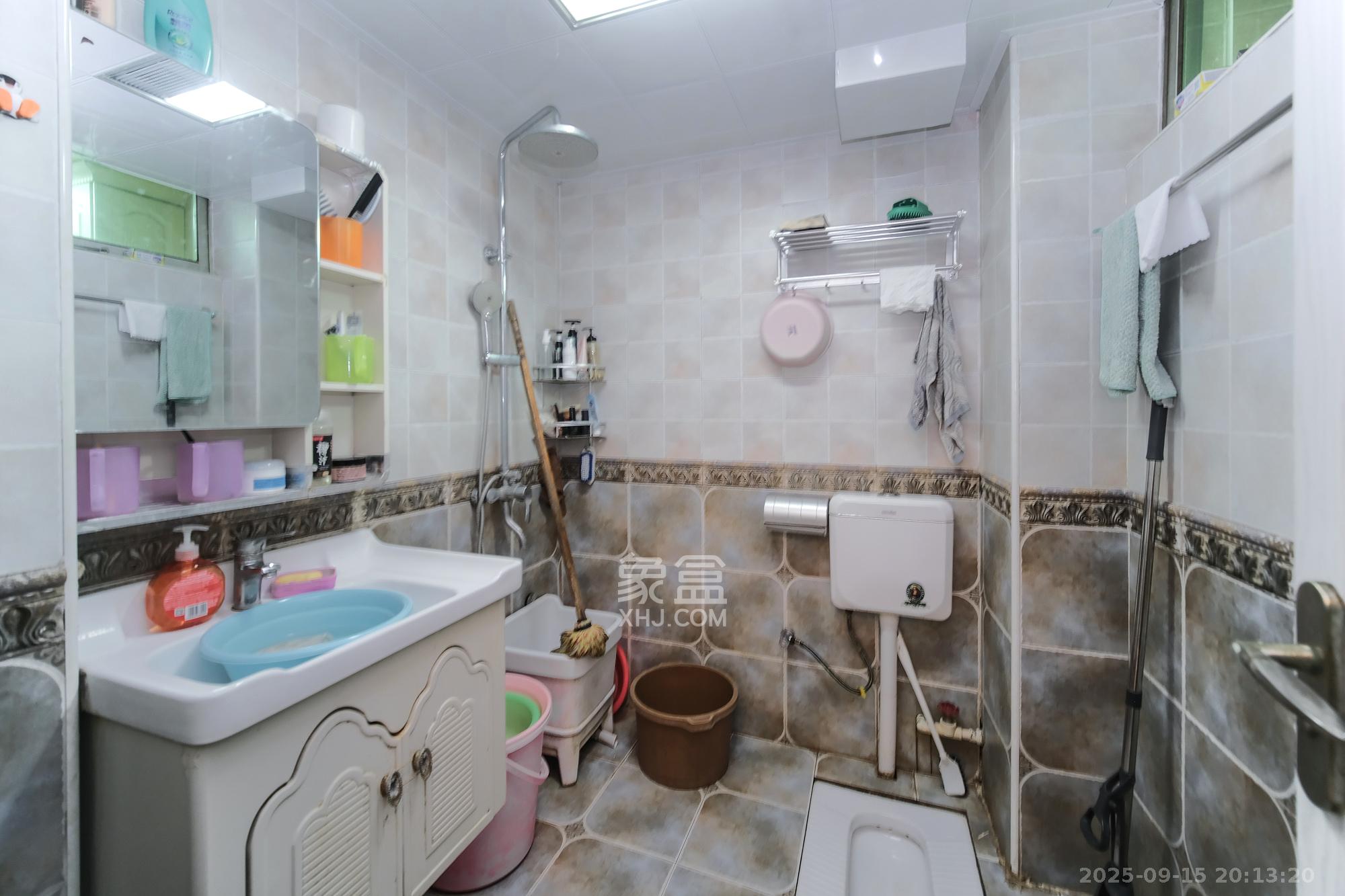 中南汽车世界  2室2厅1卫    37.8万 中南汽车世界  2室2厅1卫    37.8万卫生间