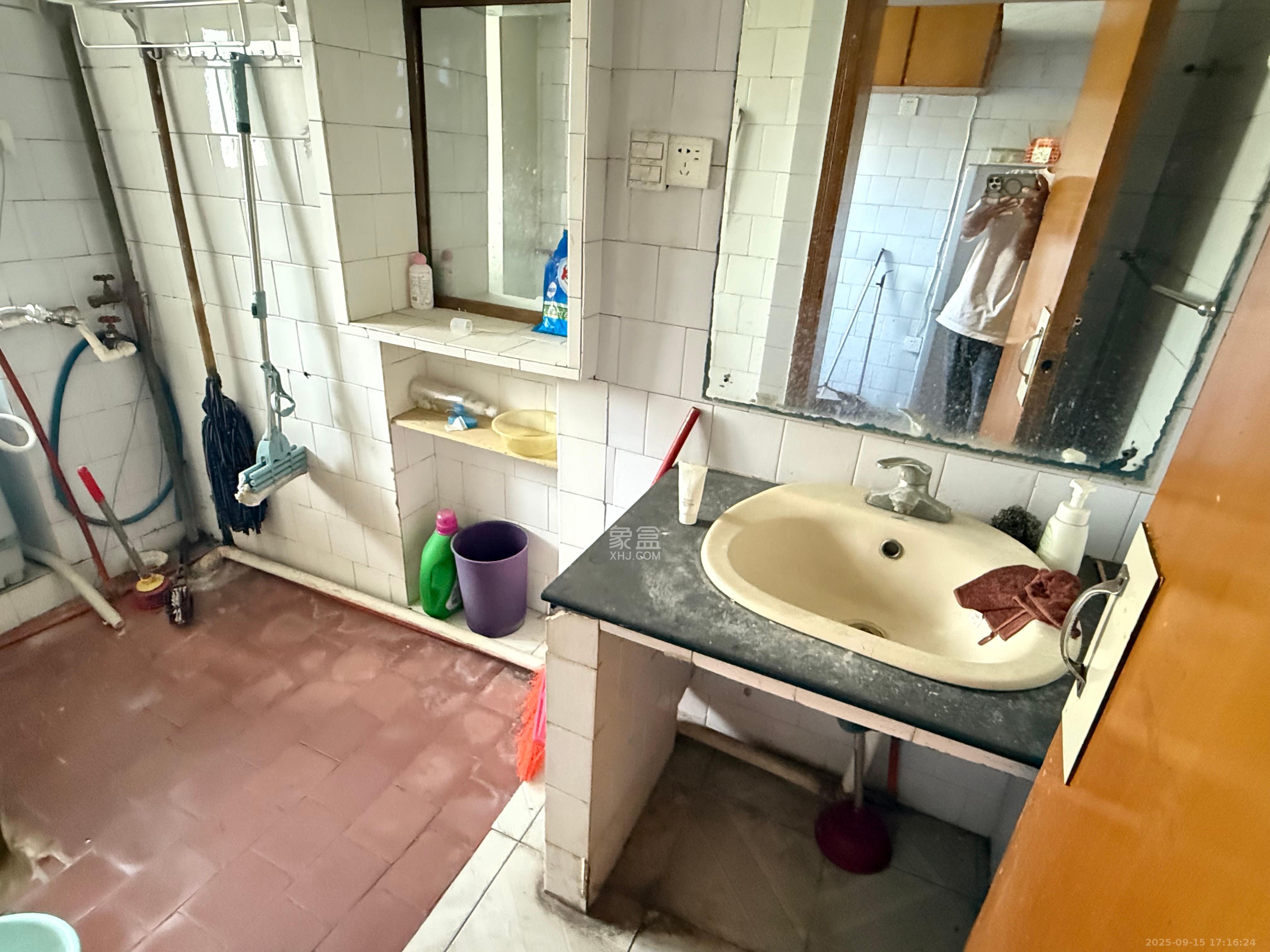 赤岗小区(一二三片) 2室1厅1卫 1300.0元/月 赤岗小区(一二三片) 2室1厅1卫 1300.0元/月室内图