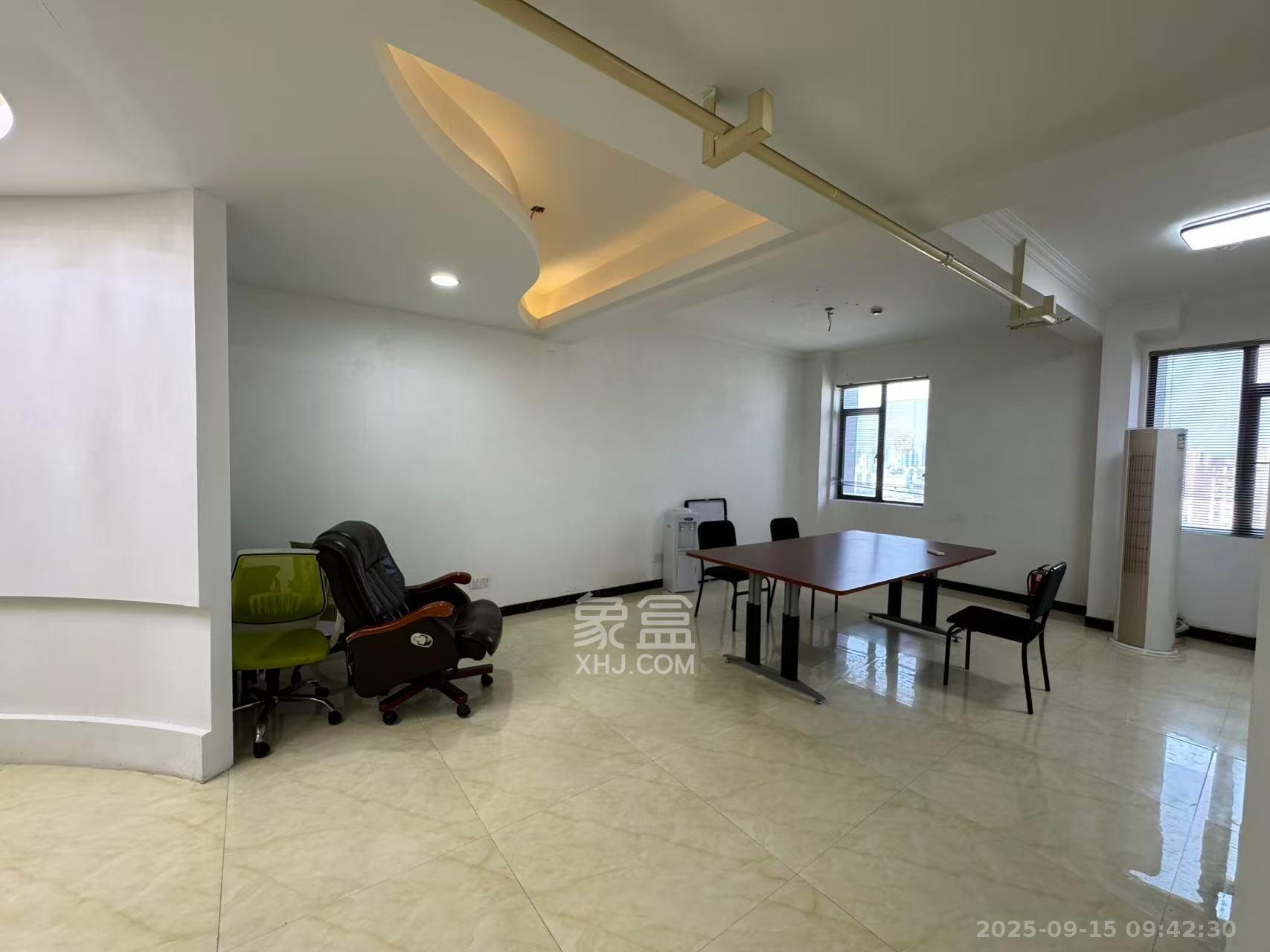 长房中庭国际(东郡华蓉广场) 2室1厅1卫 6300.0元/月 长房中庭国际(东郡华蓉广场) 2室1厅1卫 6300.0元/月室内图