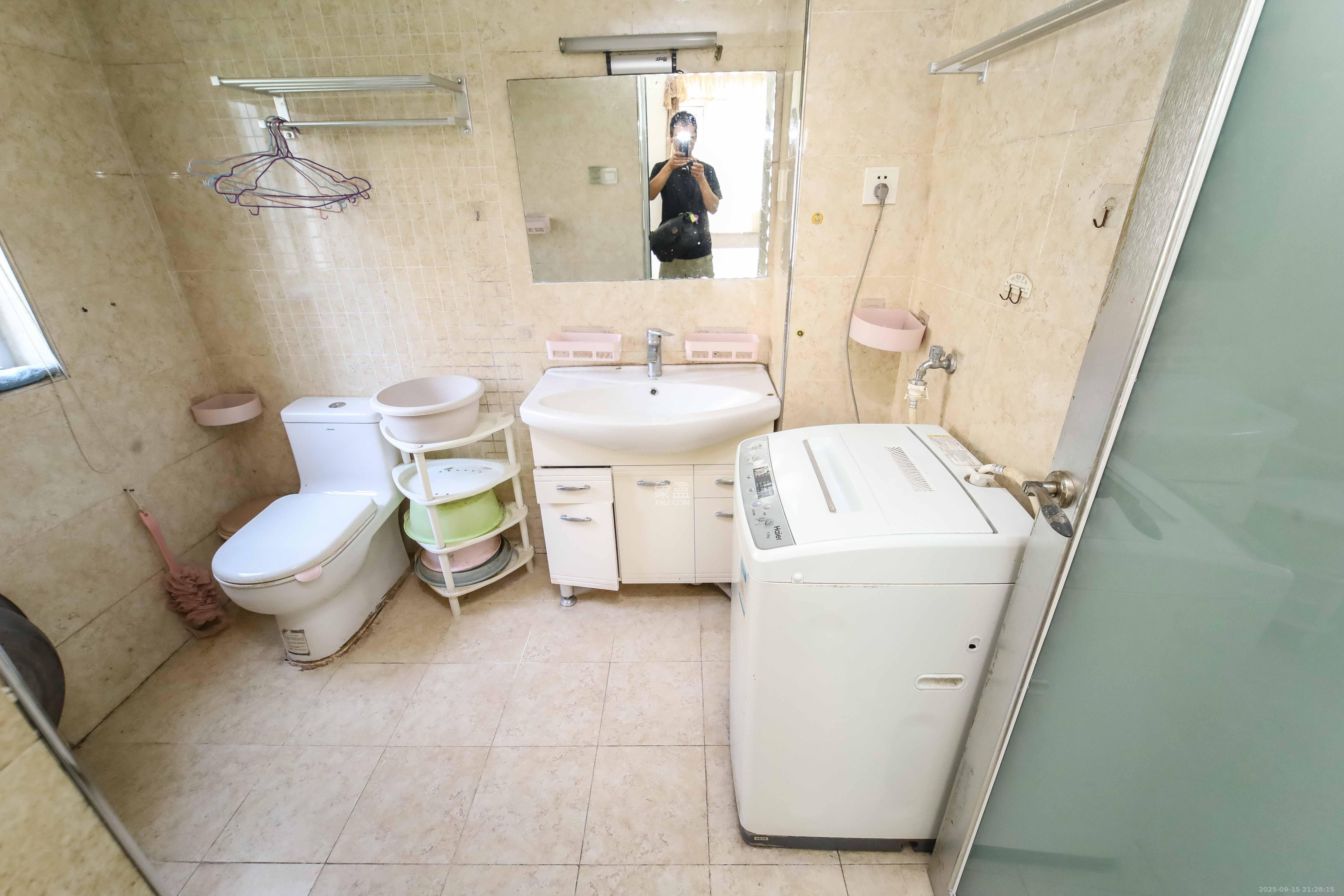 泊爱蓝湾  3室2厅2卫    130.0万卫生间