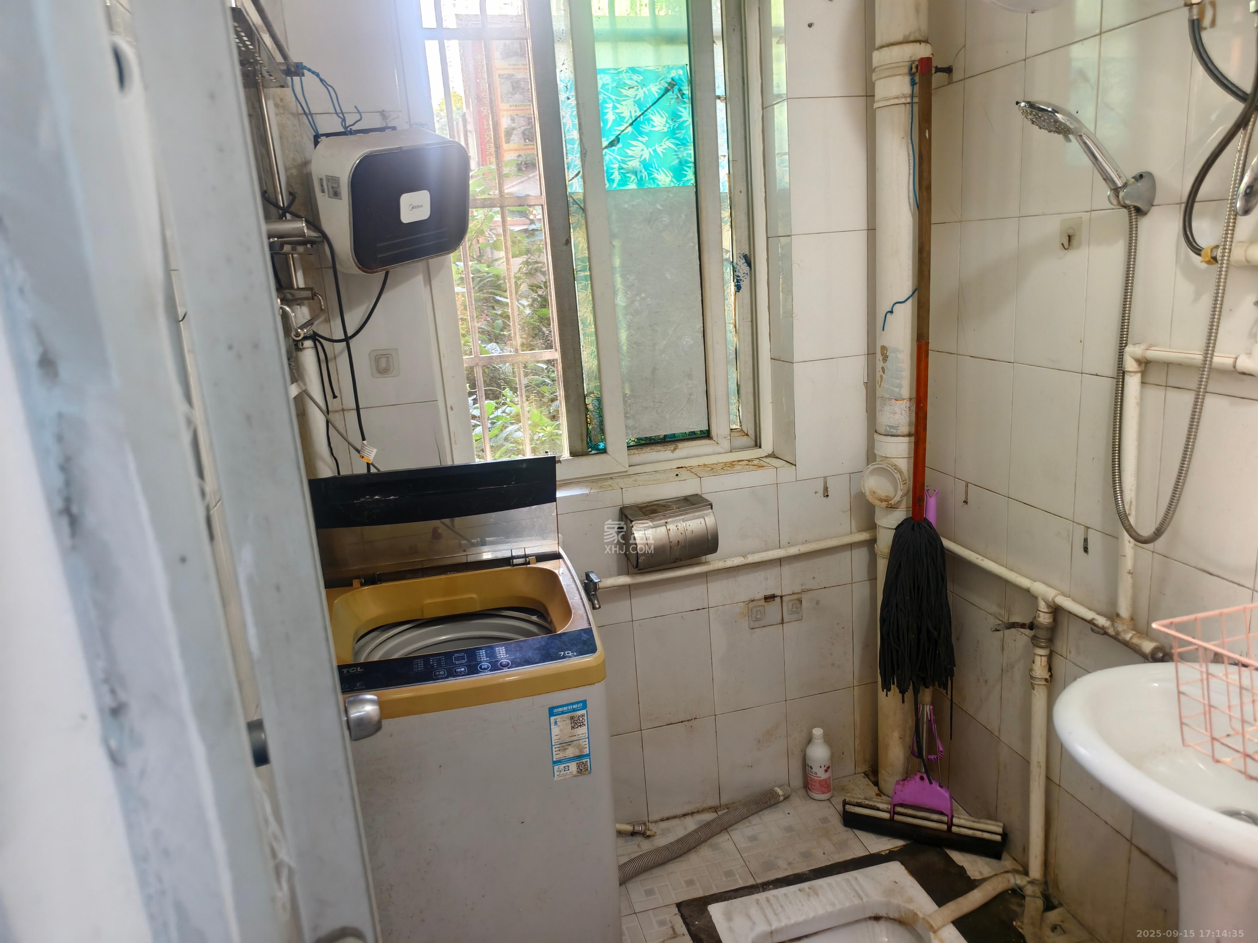 江南公寓  3室2厅1卫    1300.0元/月室内图