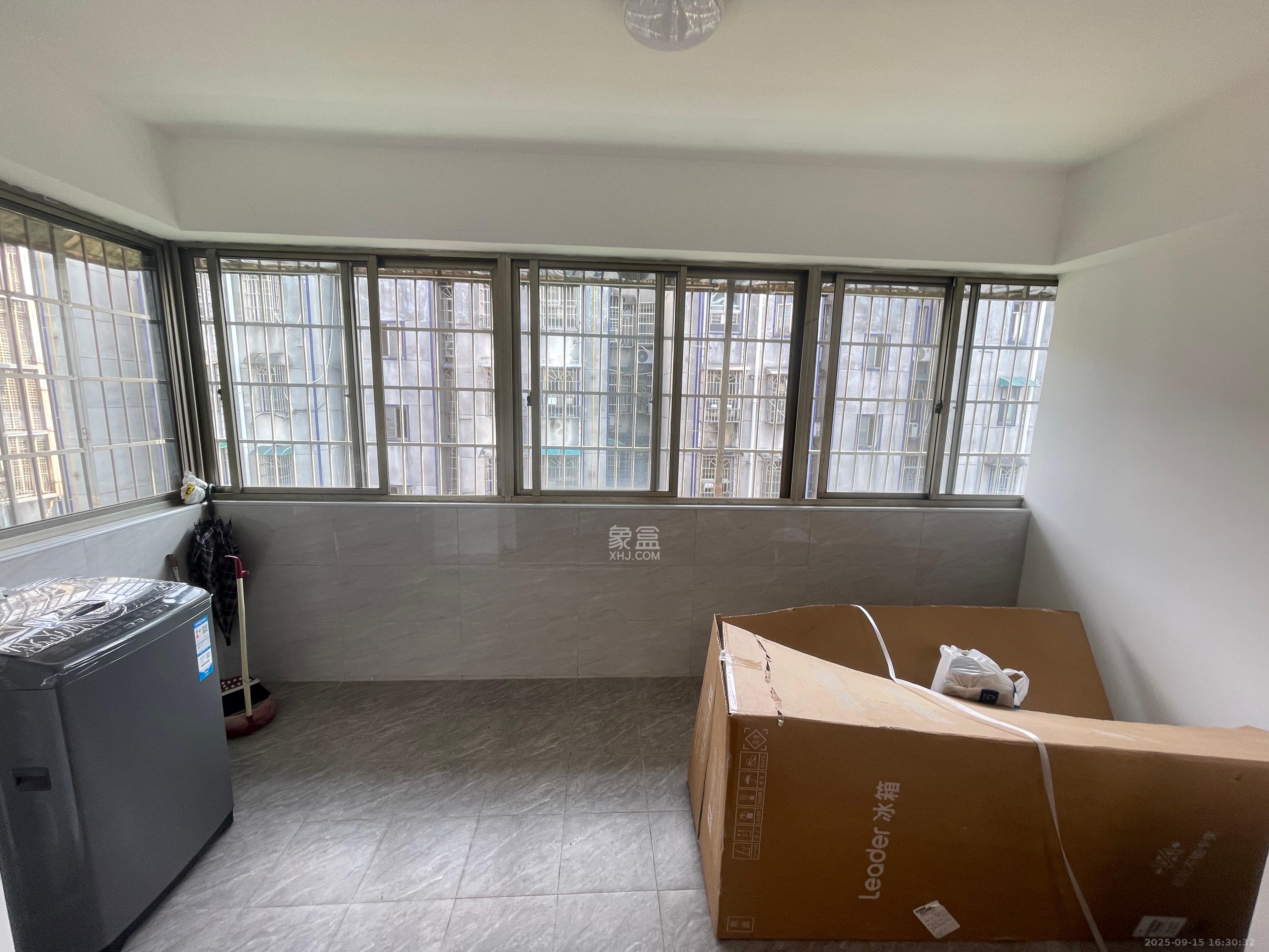 南园小区  3室2厅2卫    2200.0元/月室内图