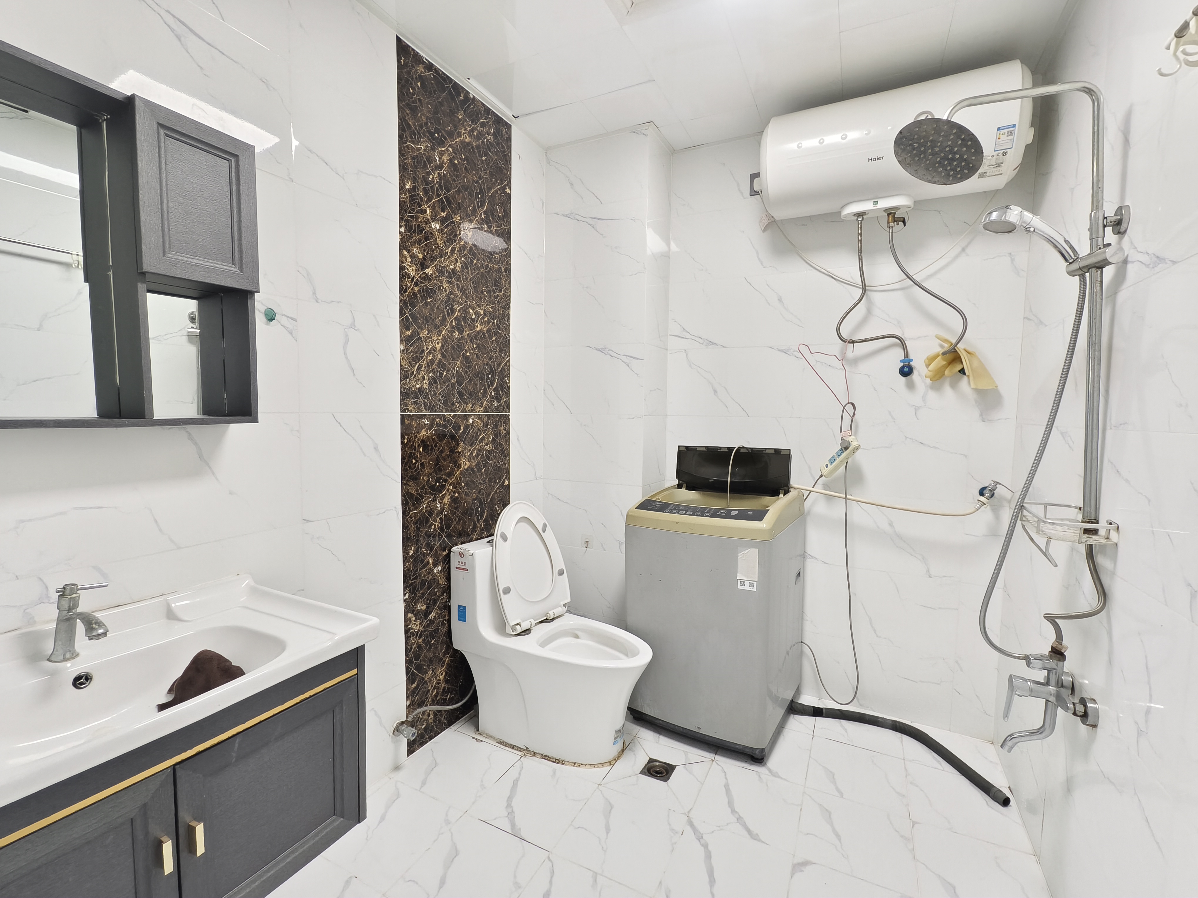 国森大厦 3室1厅1卫 2100.0元/月 国森大厦 3室1厅1卫 2100.0元/月室内图