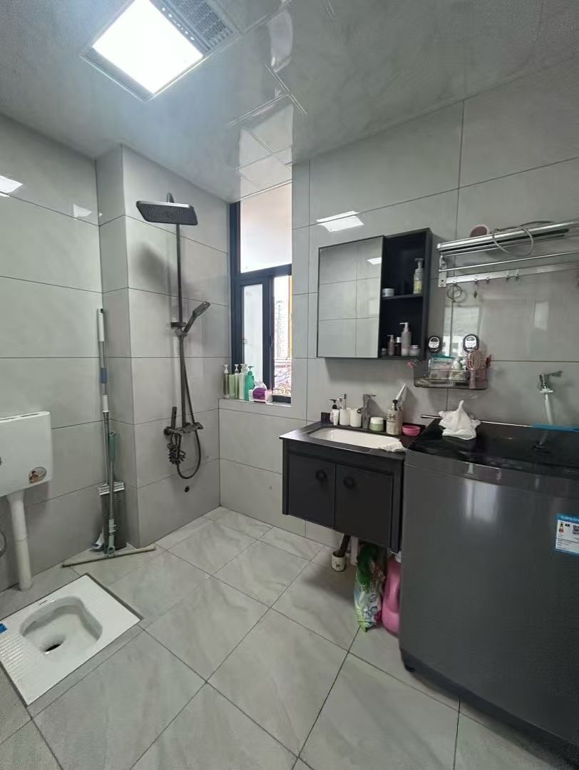 富华里 1室1厅1卫 1600.0元/月 富华里 1室1厅1卫 1600.0元/月室内图