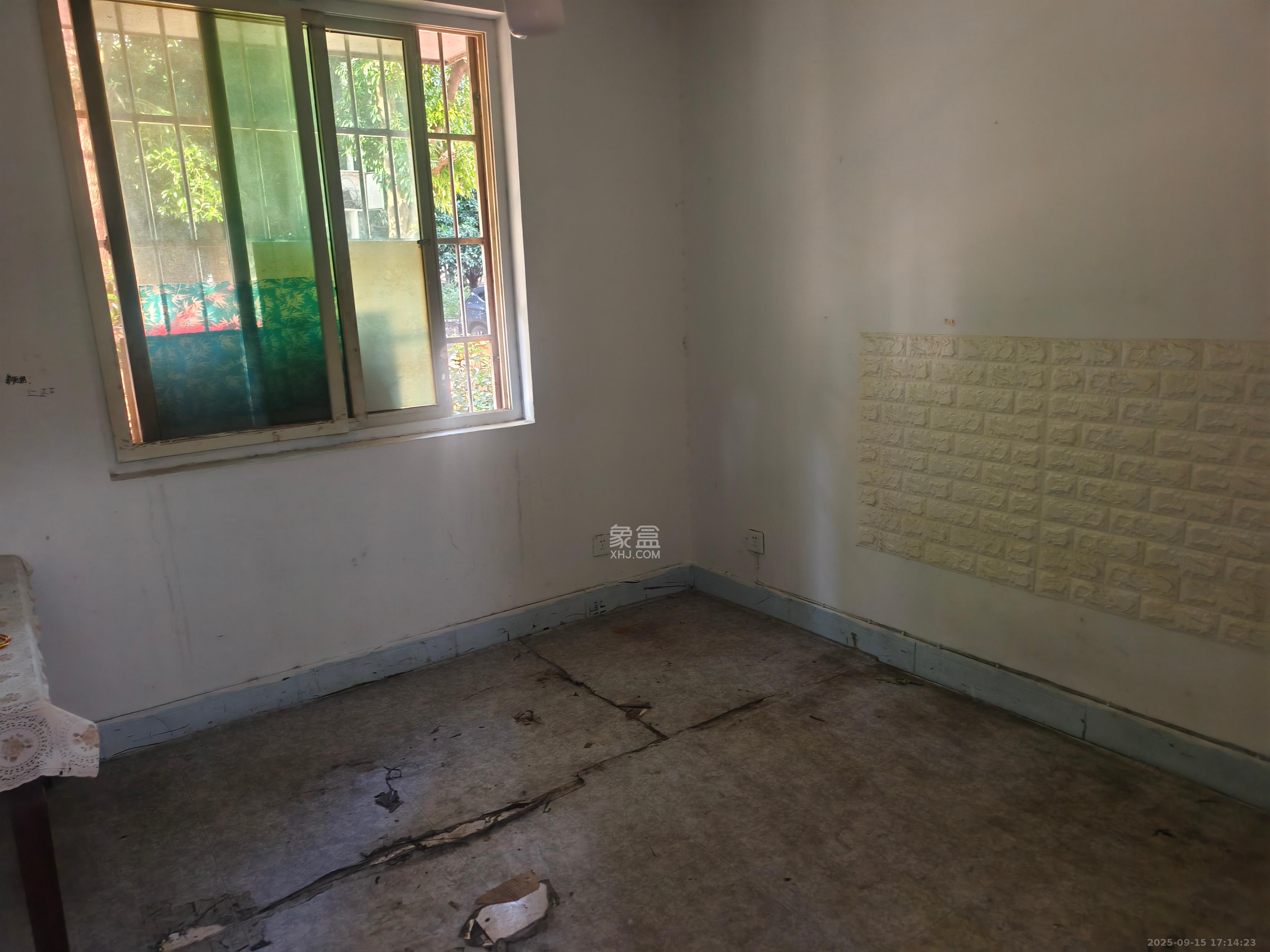 江南公寓  3室2厅1卫    1300.0元/月室内图