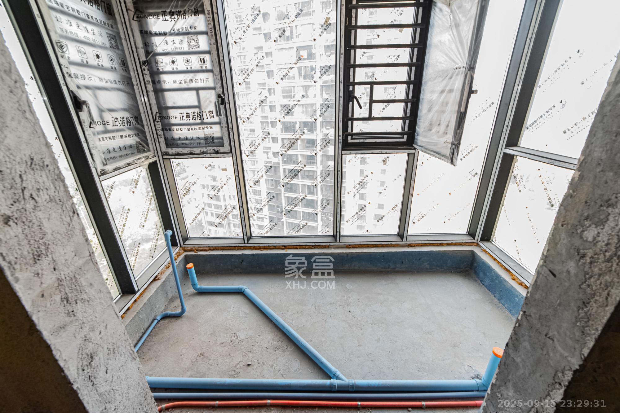 北辰三角洲E7区 4室2厅2卫 236.0万 北辰三角洲E7区 4室2厅2卫 236.0万阳台