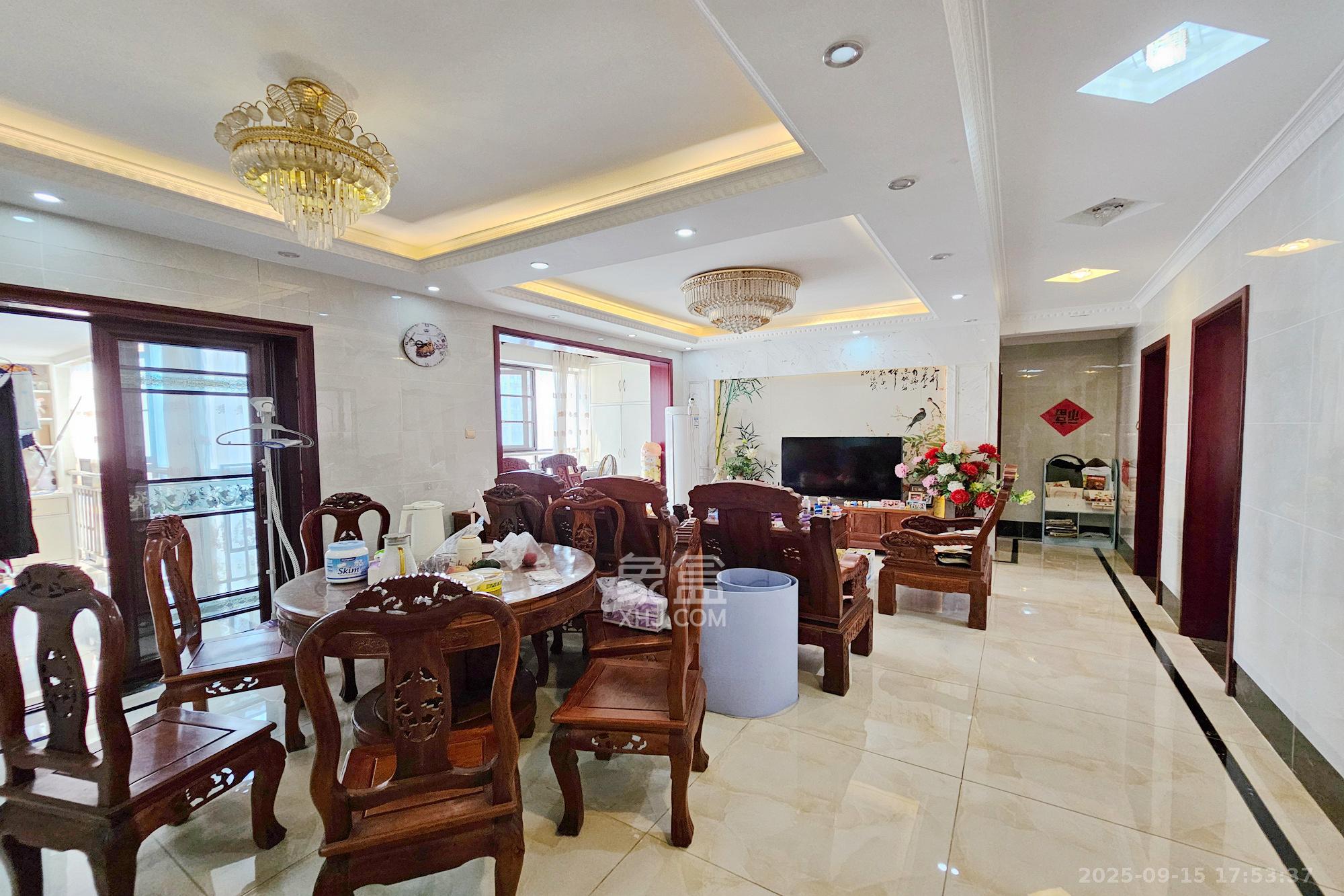 雨花公馆(紫苔名苑) 4室2厅2卫 155.0万 雨花公馆(紫苔名苑) 4室2厅2卫 155.0万客厅