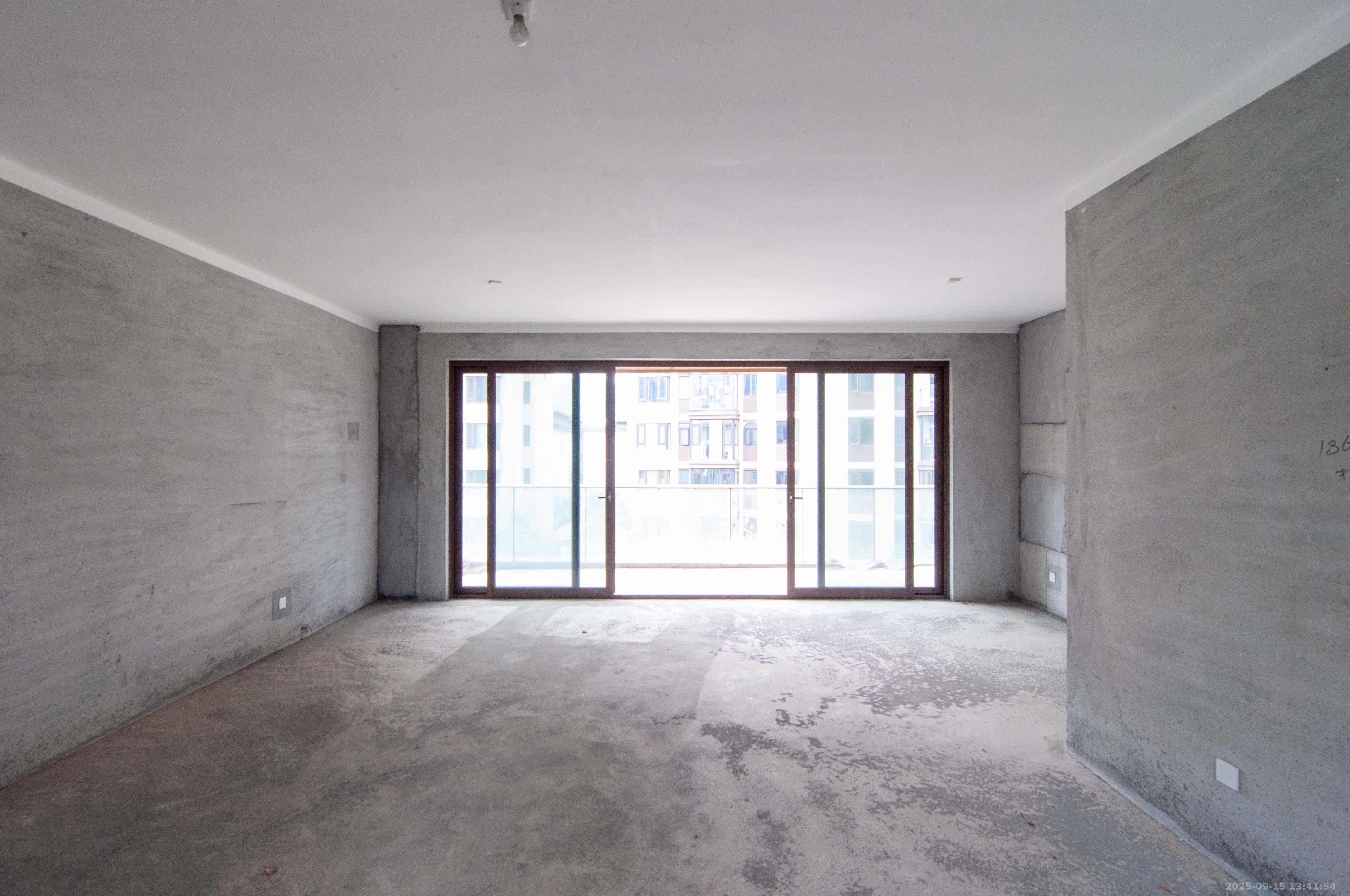 绿地麓湖郡  4室2厅2卫    208.0万