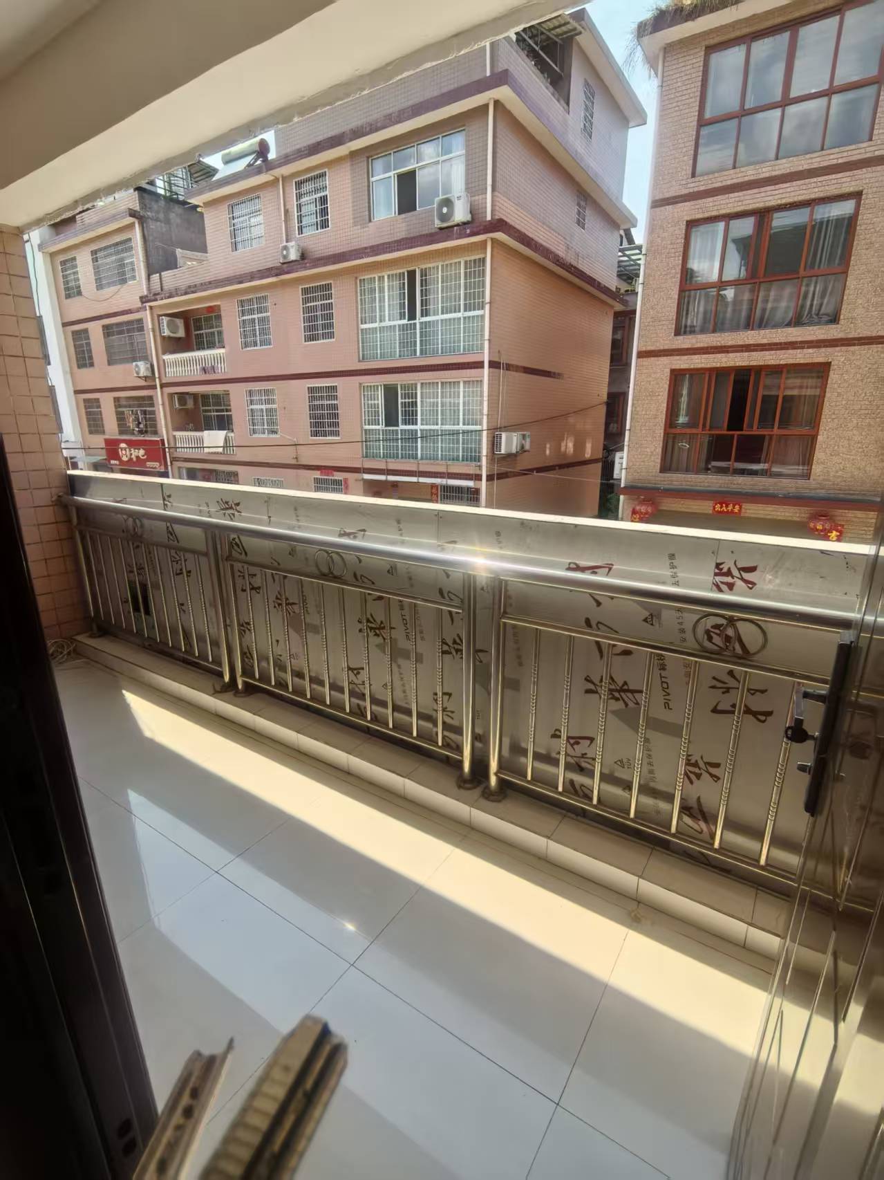 黄金塔安置小区散盘 4室3厅3卫 2500.0元/月 黄金塔安置小区散盘 4室3厅3卫 2500.0元/月室内图