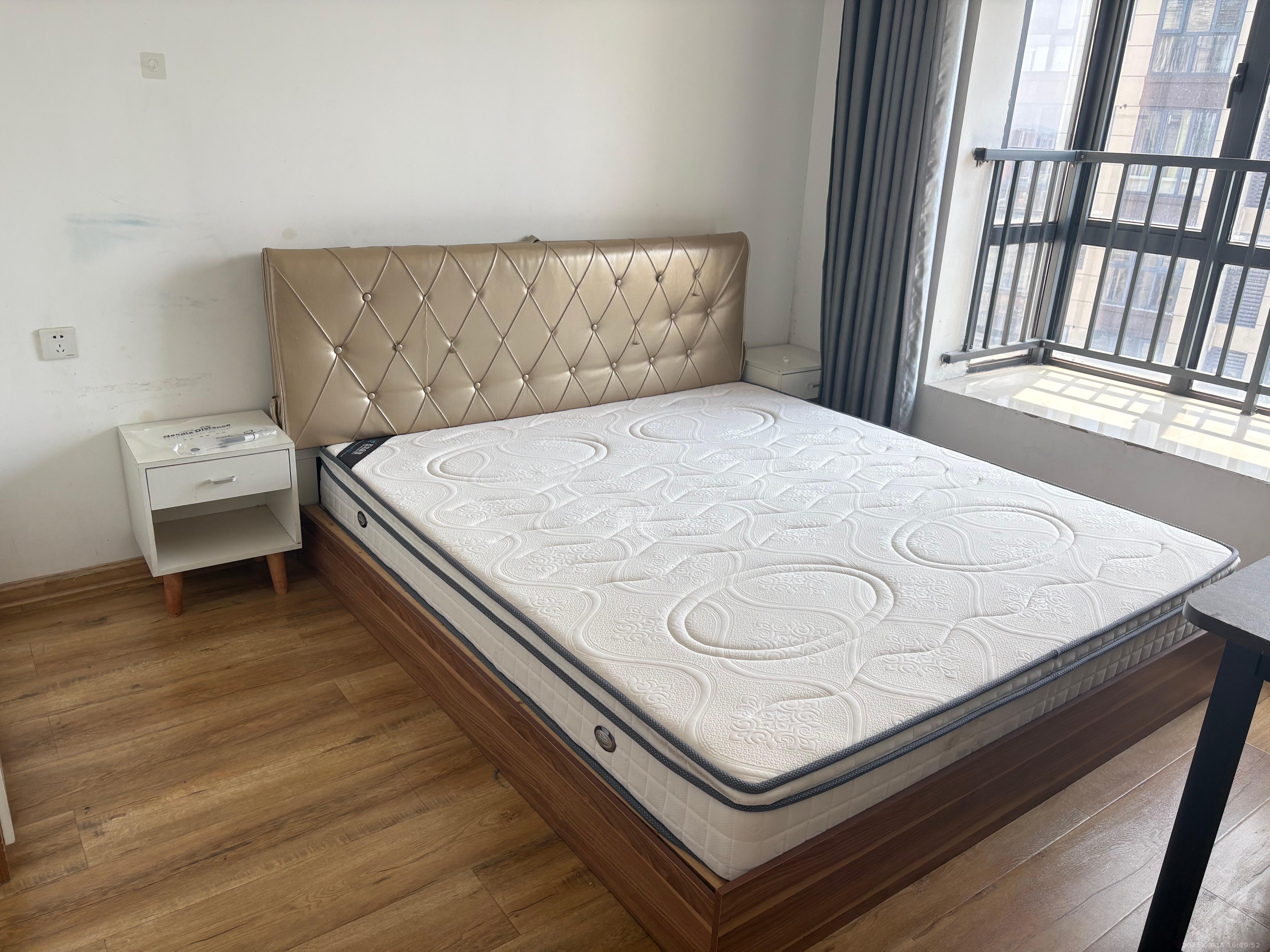 荣泰广场 3室2厅1卫 2400.0元/月 荣泰广场 3室2厅1卫 2400.0元/月室内图