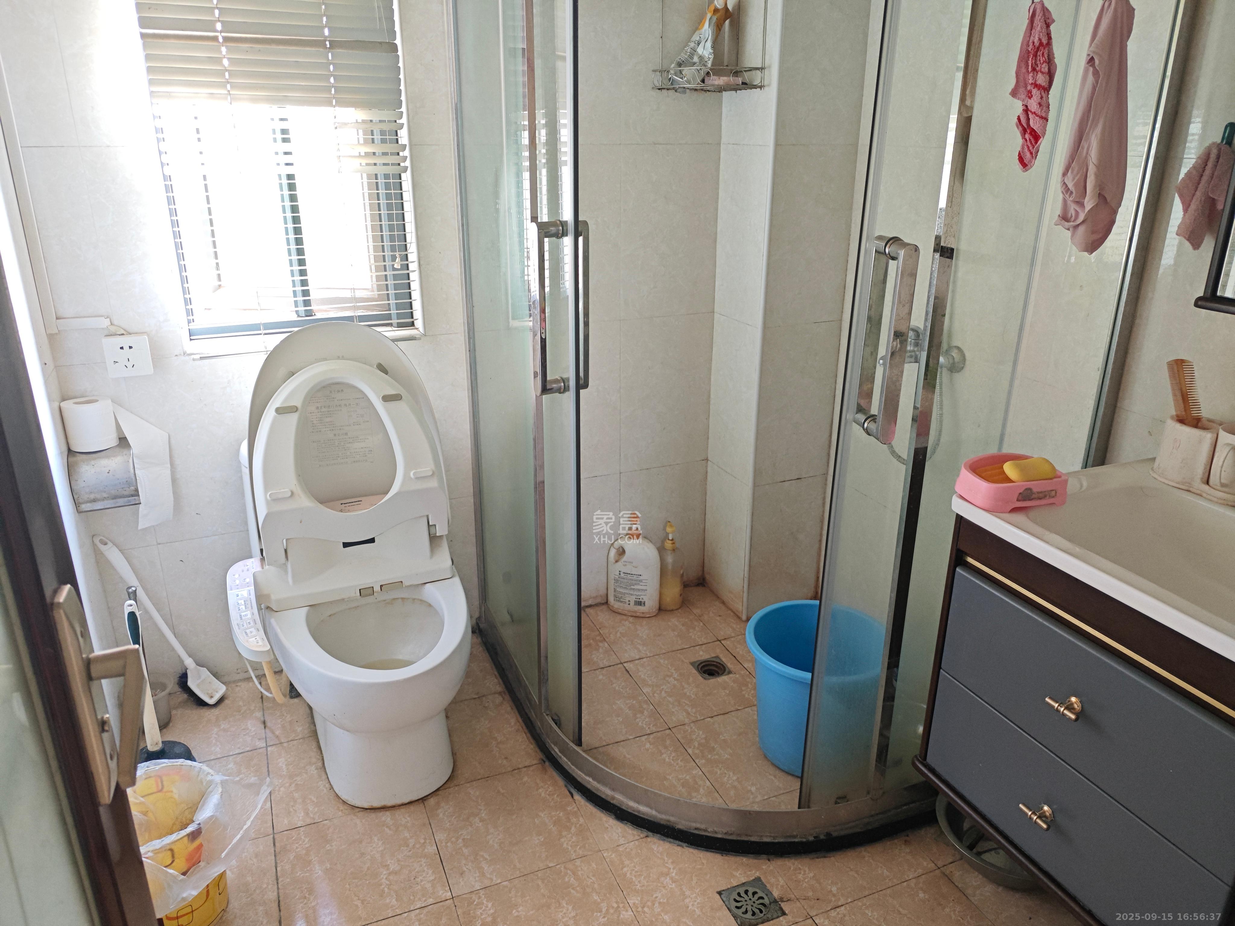 卓越蔚蓝海岸一期  2室2厅2卫    1900.0元/月室内图